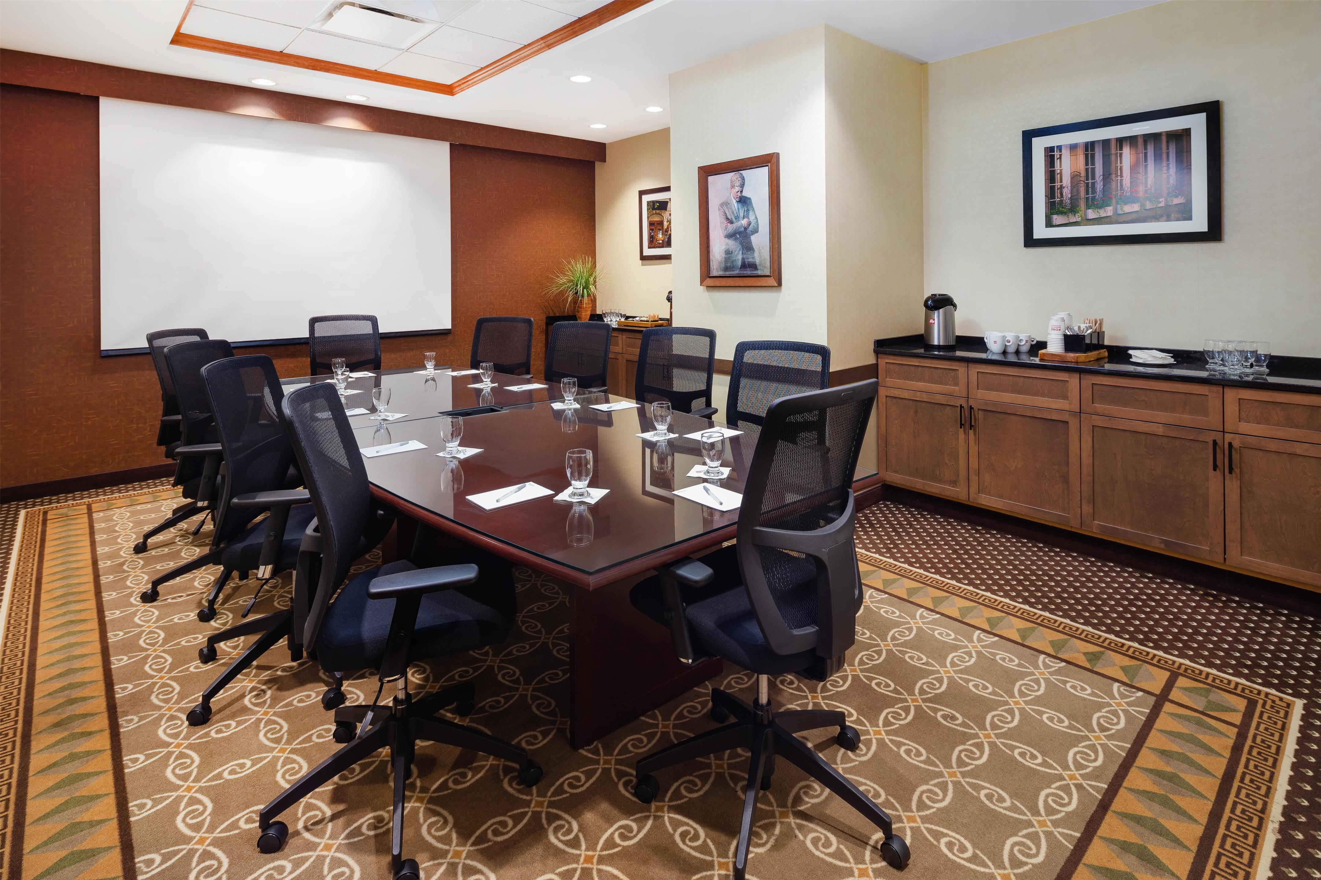 Meeting Room | Hilton Garden Inn Montreal Centre-Ville