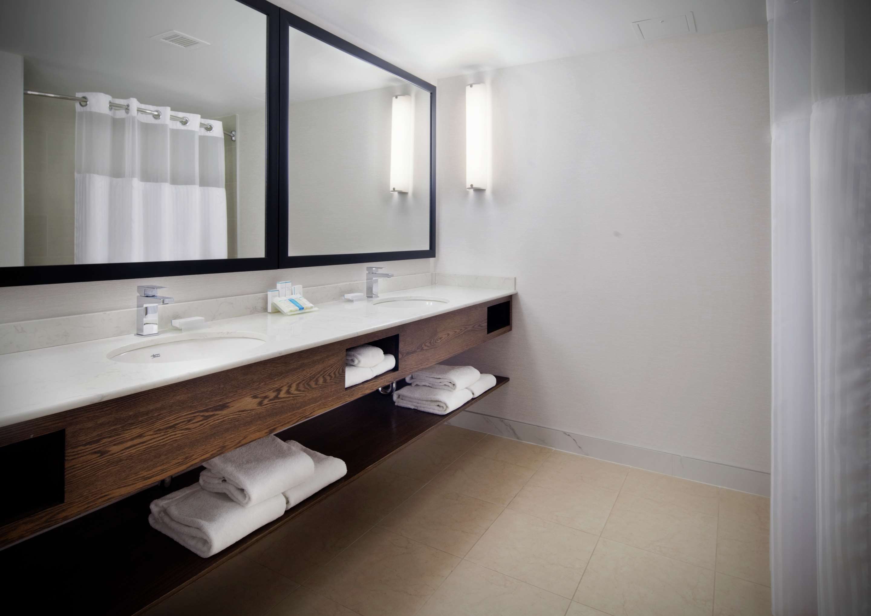Guest room bath