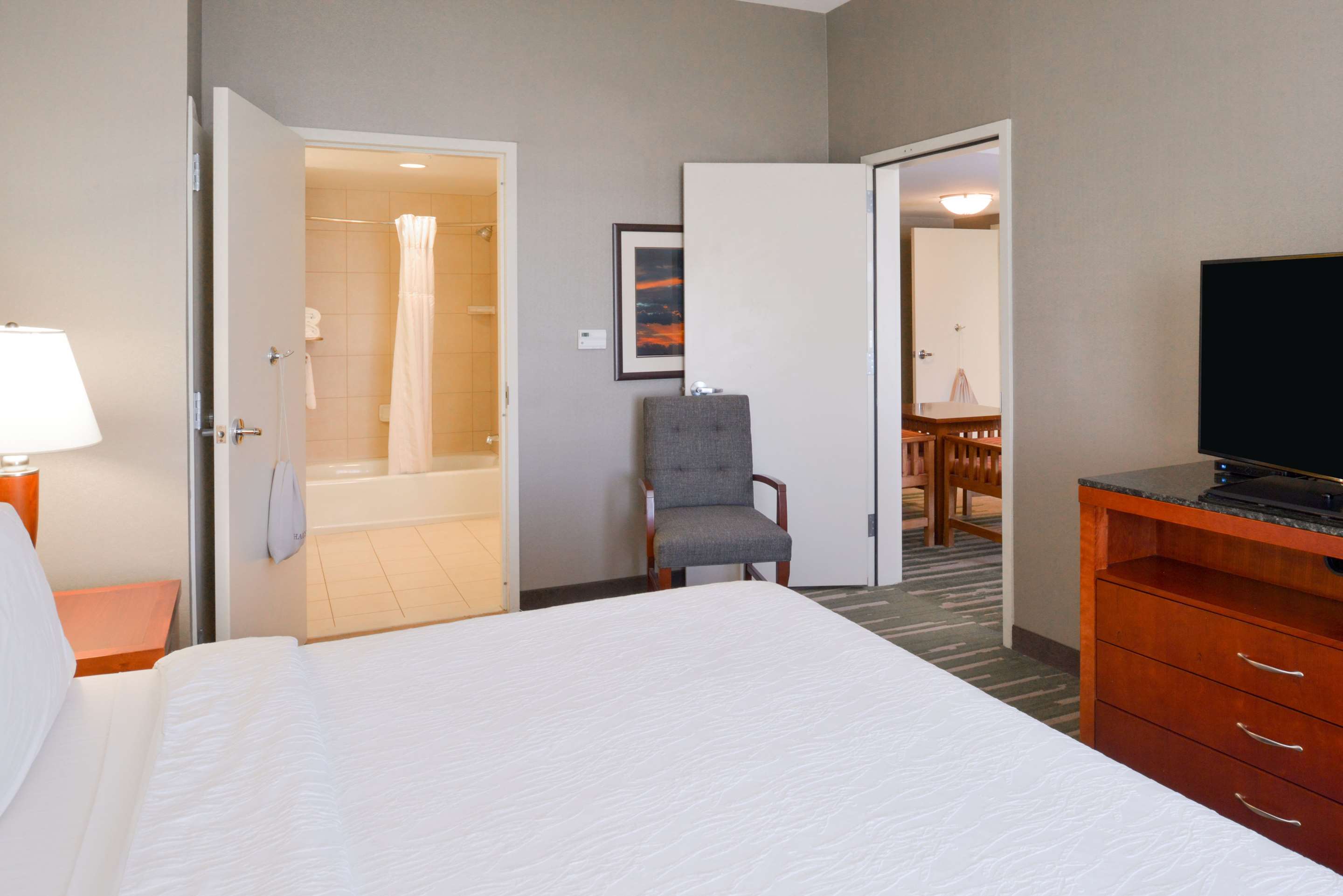 Guest room bath