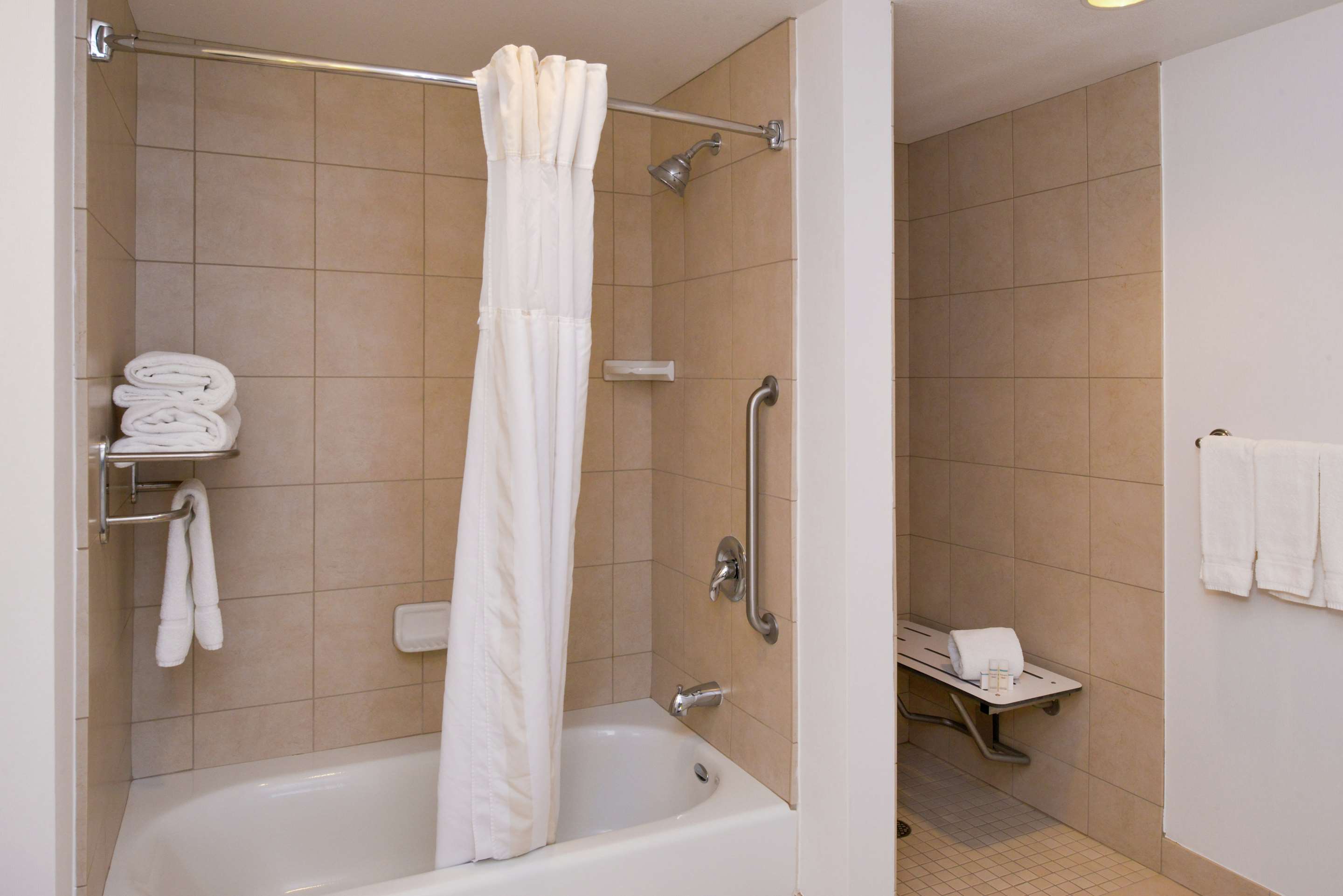 Guest room bath