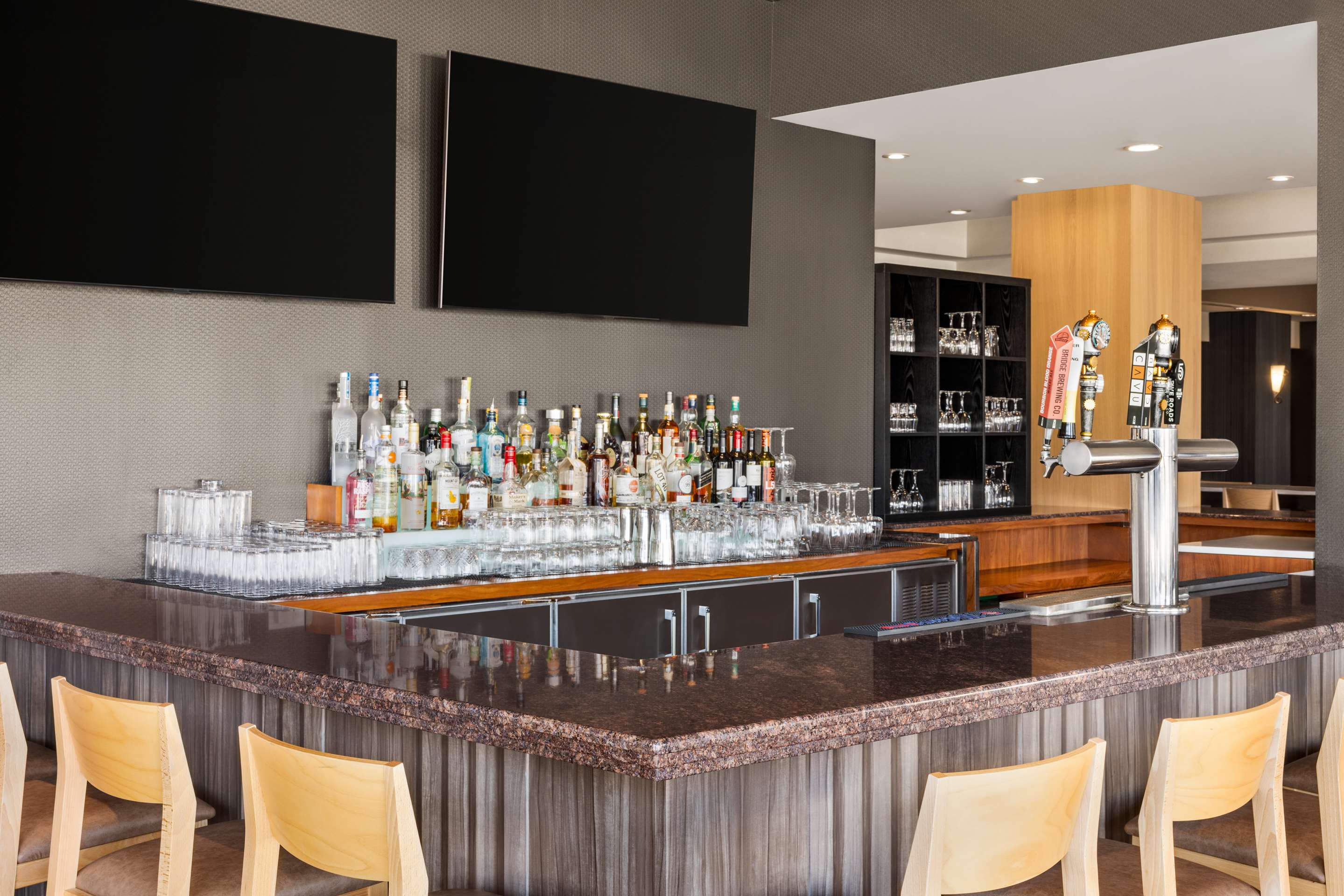 Restaurant | Hilton Vancouver Airport