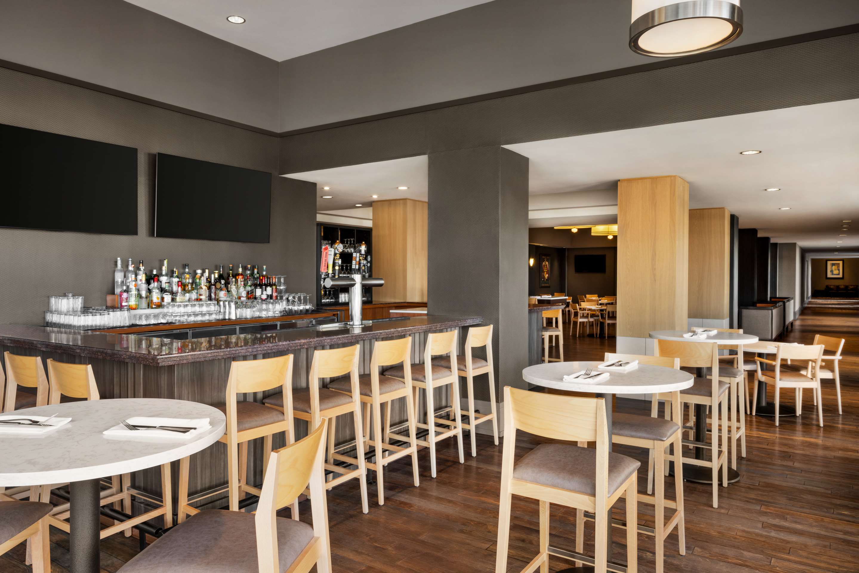 Restaurant | Hilton Vancouver Airport