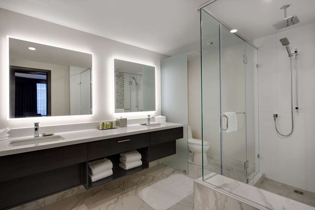 Hilton Vancouver Metrotown Room Type - PARLOR WITH DBL SOFA BED