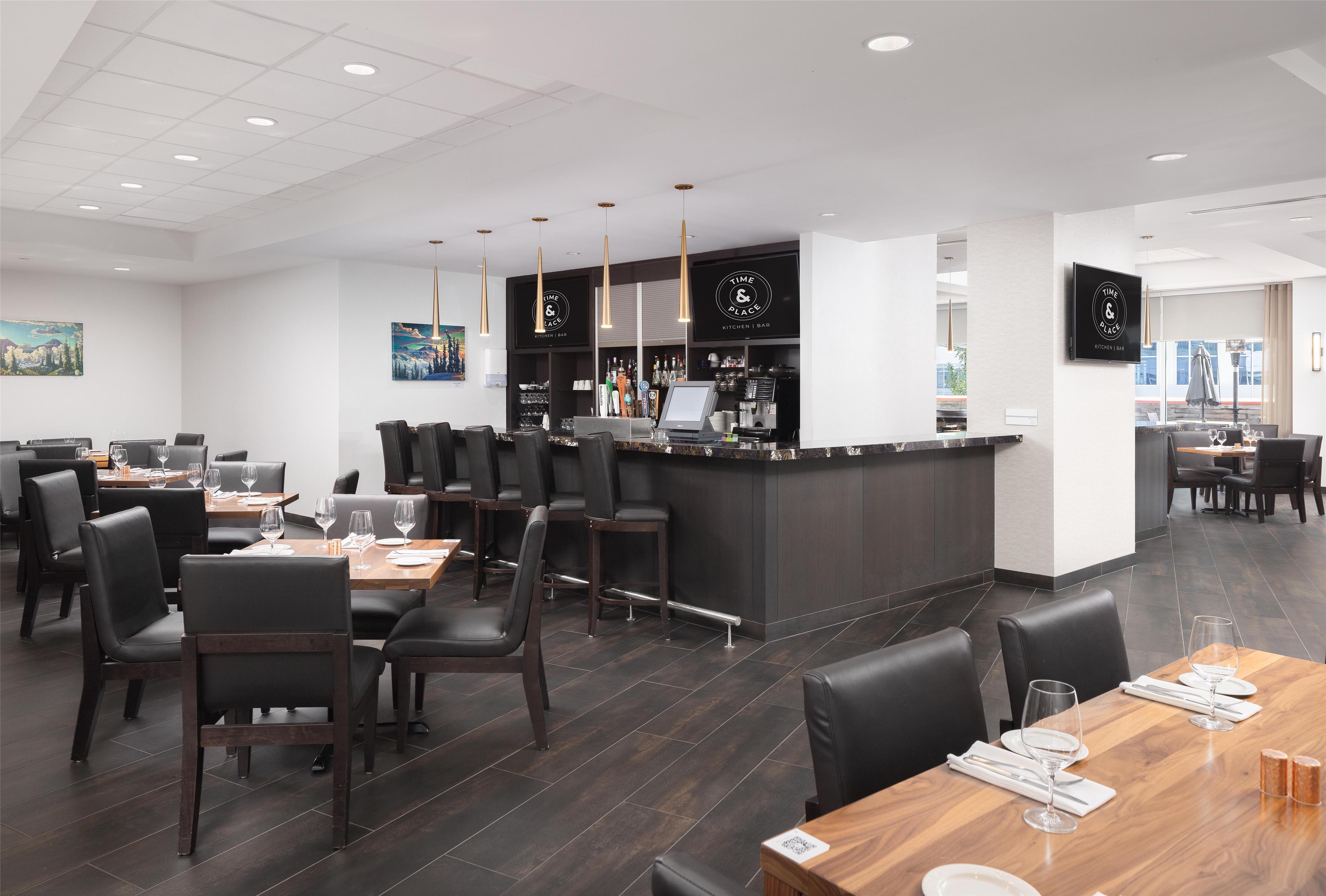 BarLounge | Hilton Vancouver Metrotown