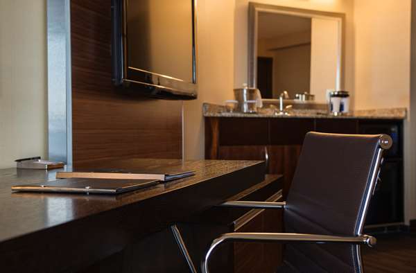  - Hilton Suites Winnipeg Airport