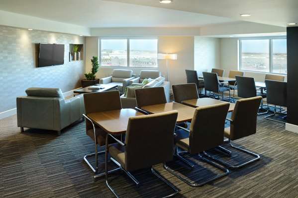  - Hilton Suites Winnipeg Airport