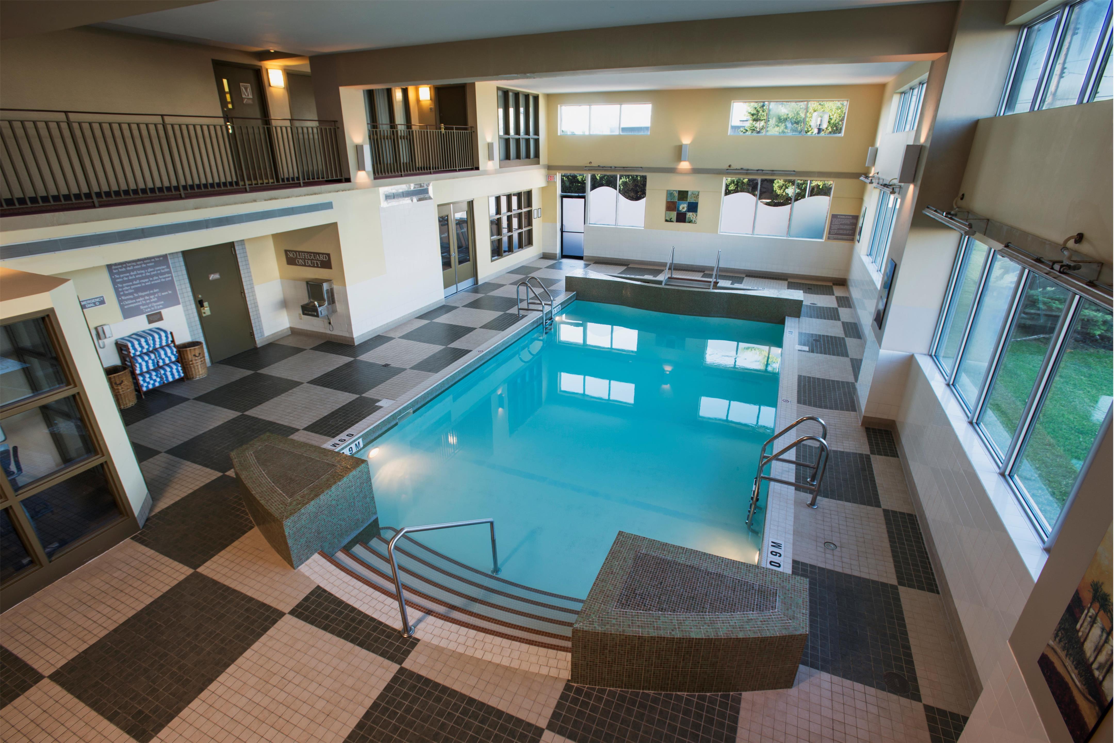 Pool | Hilton Winnipeg Airport Suites