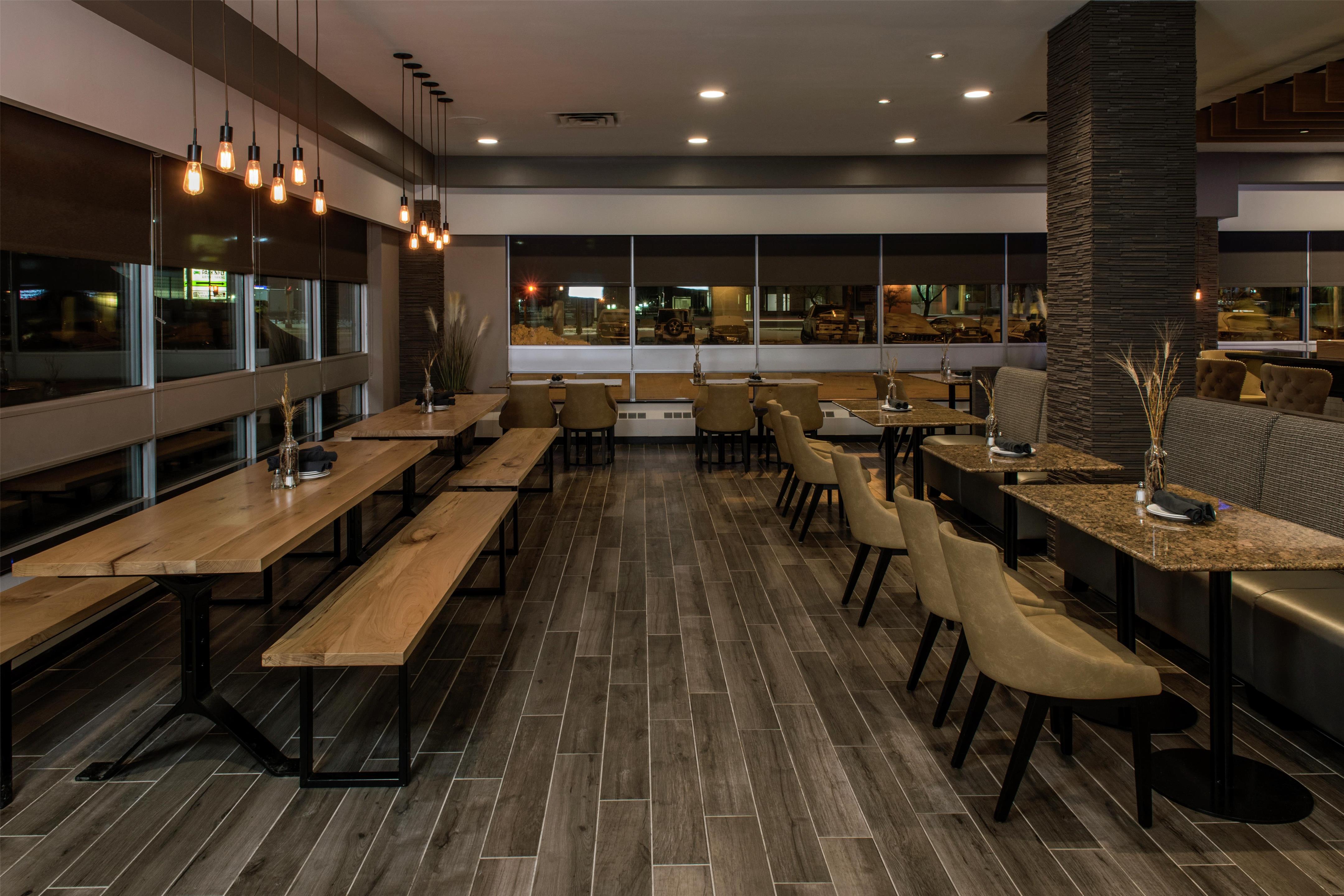 Restaurant | Hilton Winnipeg Airport Suites