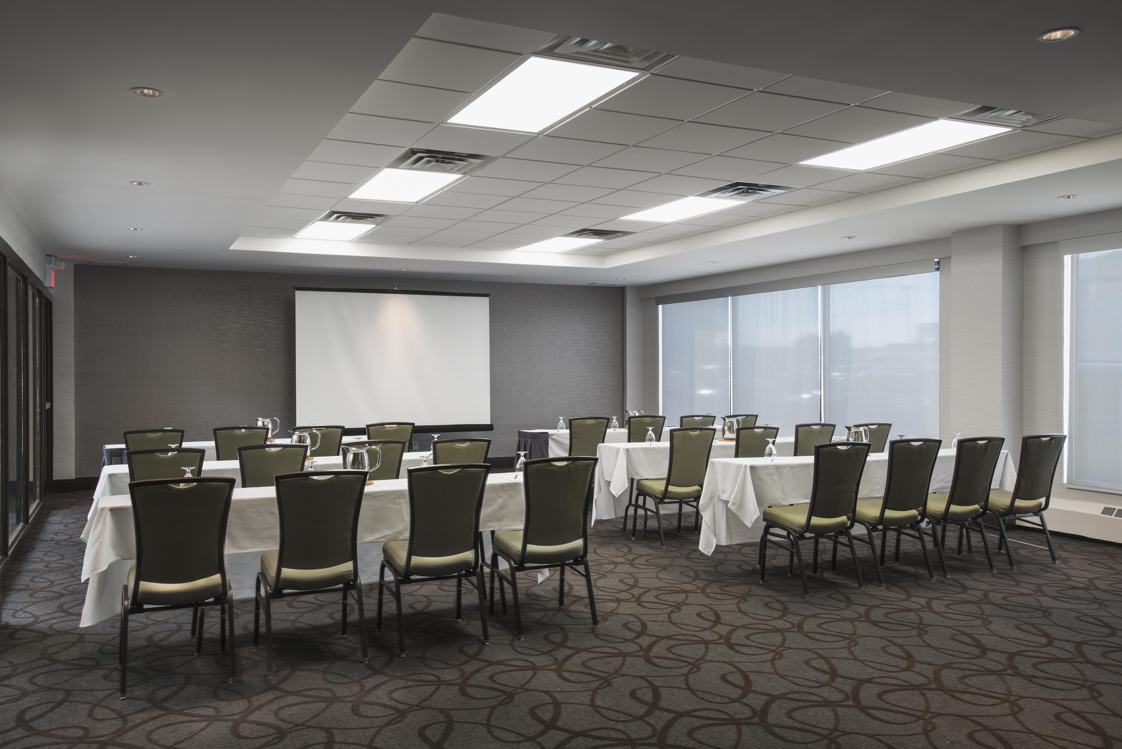 Meeting Room | Hilton Winnipeg Airport Suites