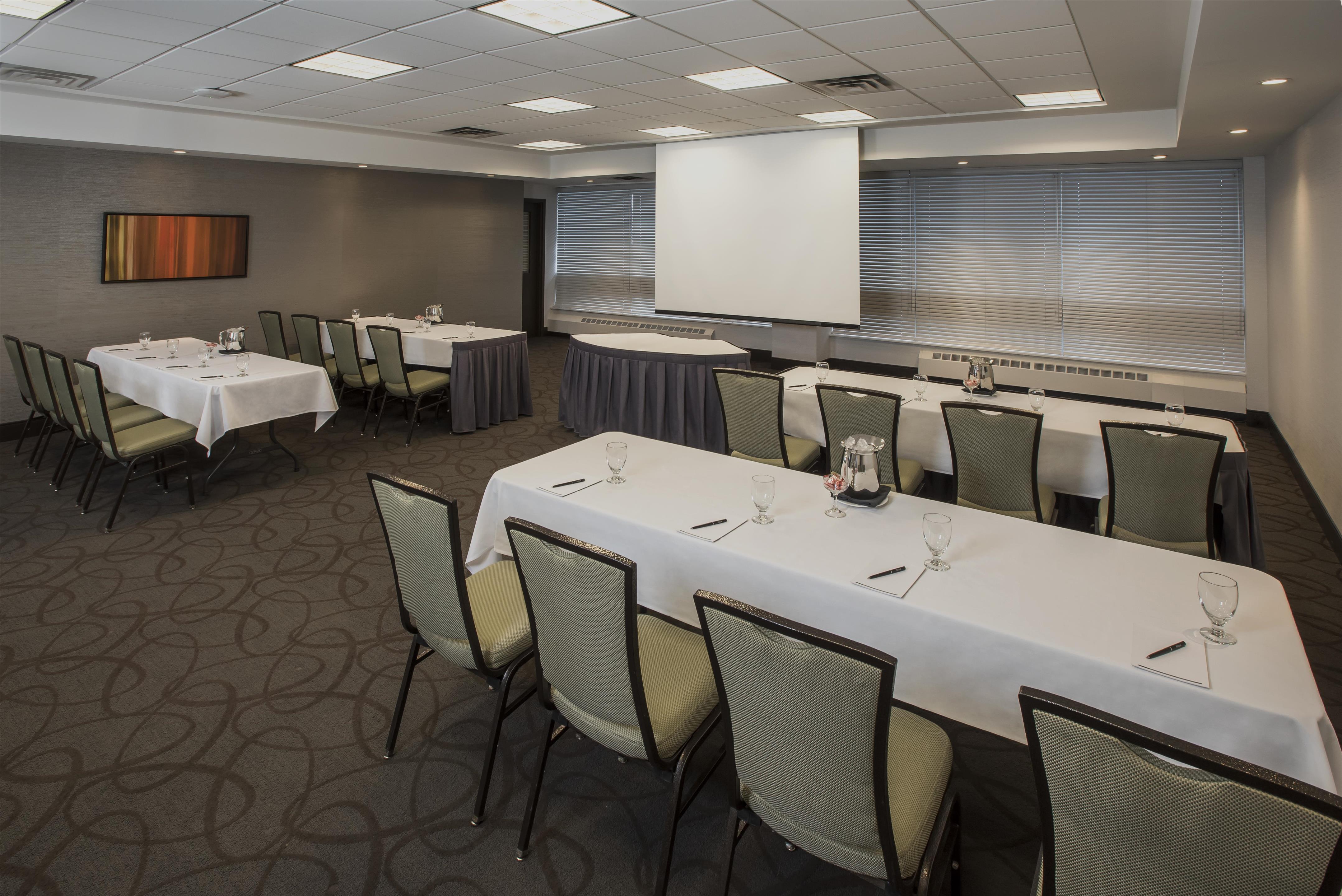 Meeting Room | Hilton Winnipeg Airport Suites