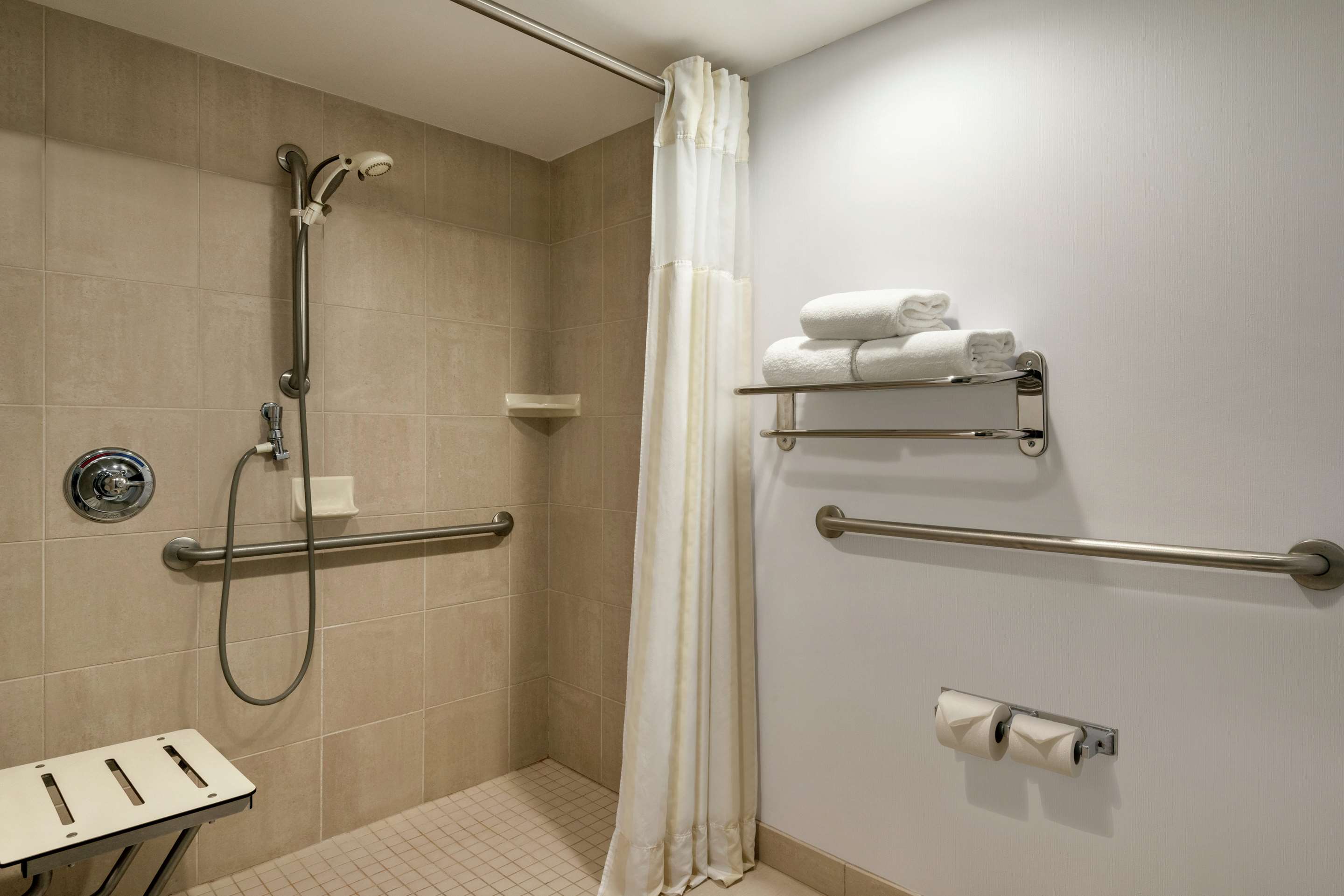 Guest room bath