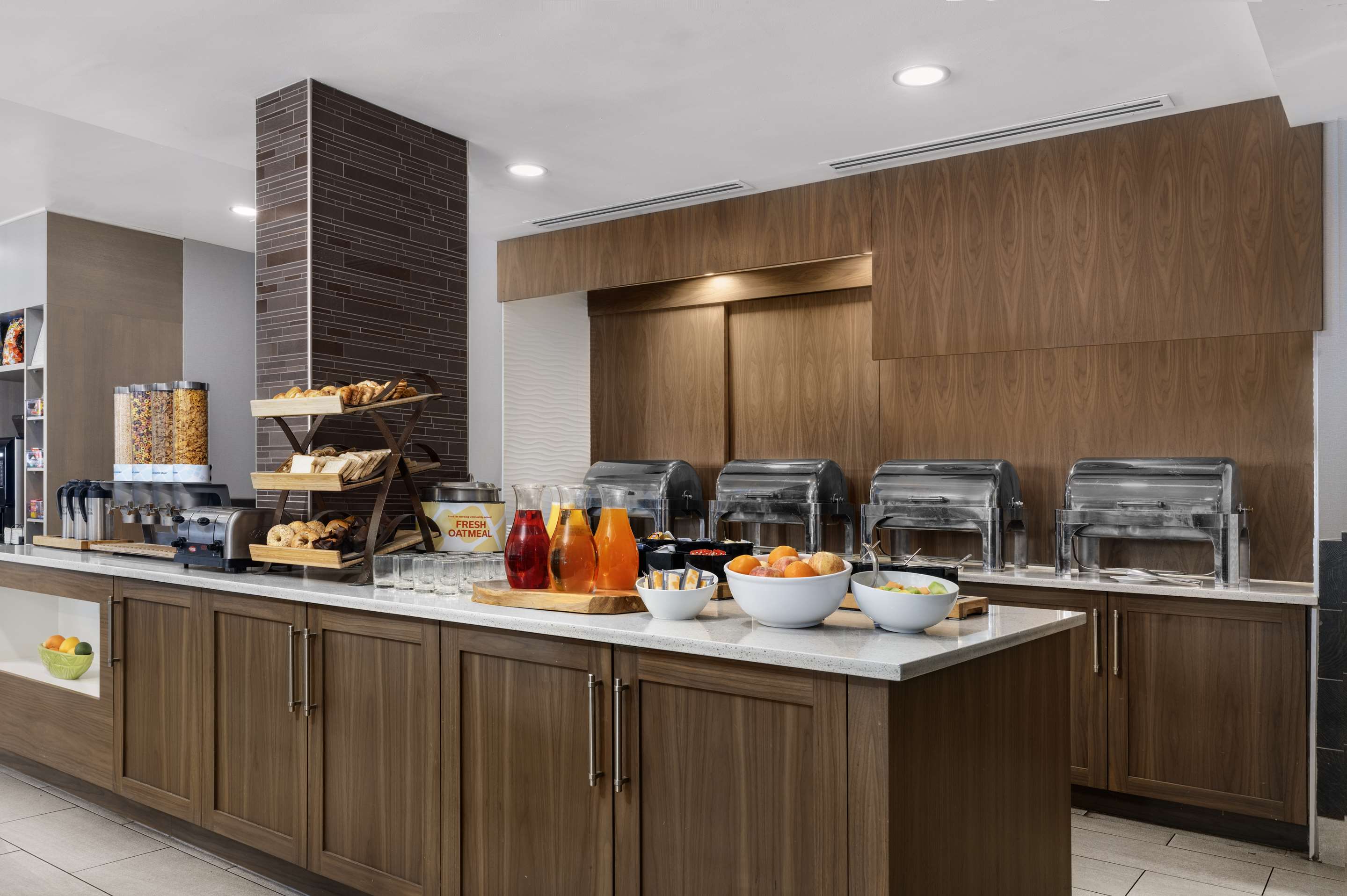 Breakfast Area | Hilton Garden Inn Calgary Airport