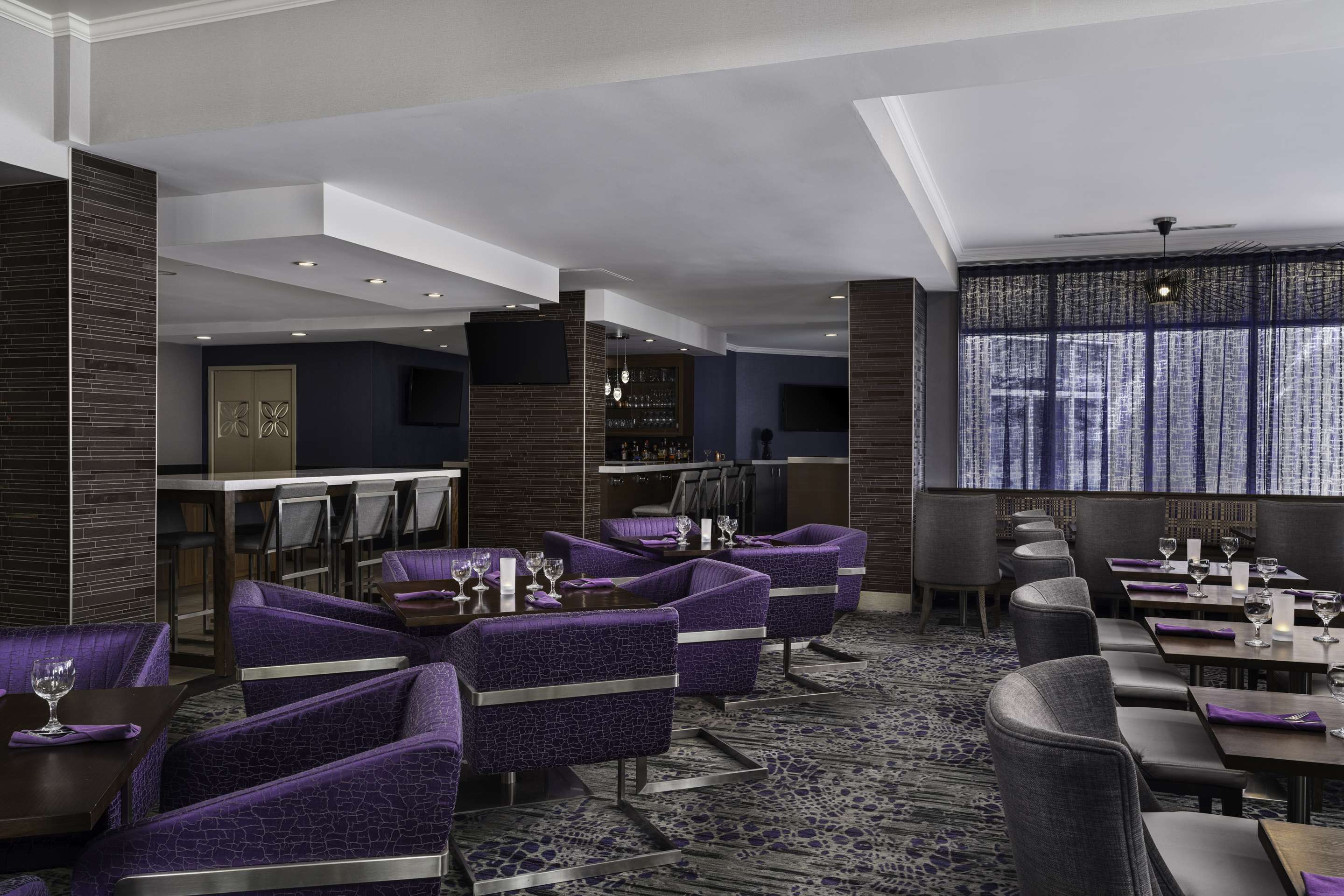 BarLounge | Hilton Garden Inn Calgary Airport