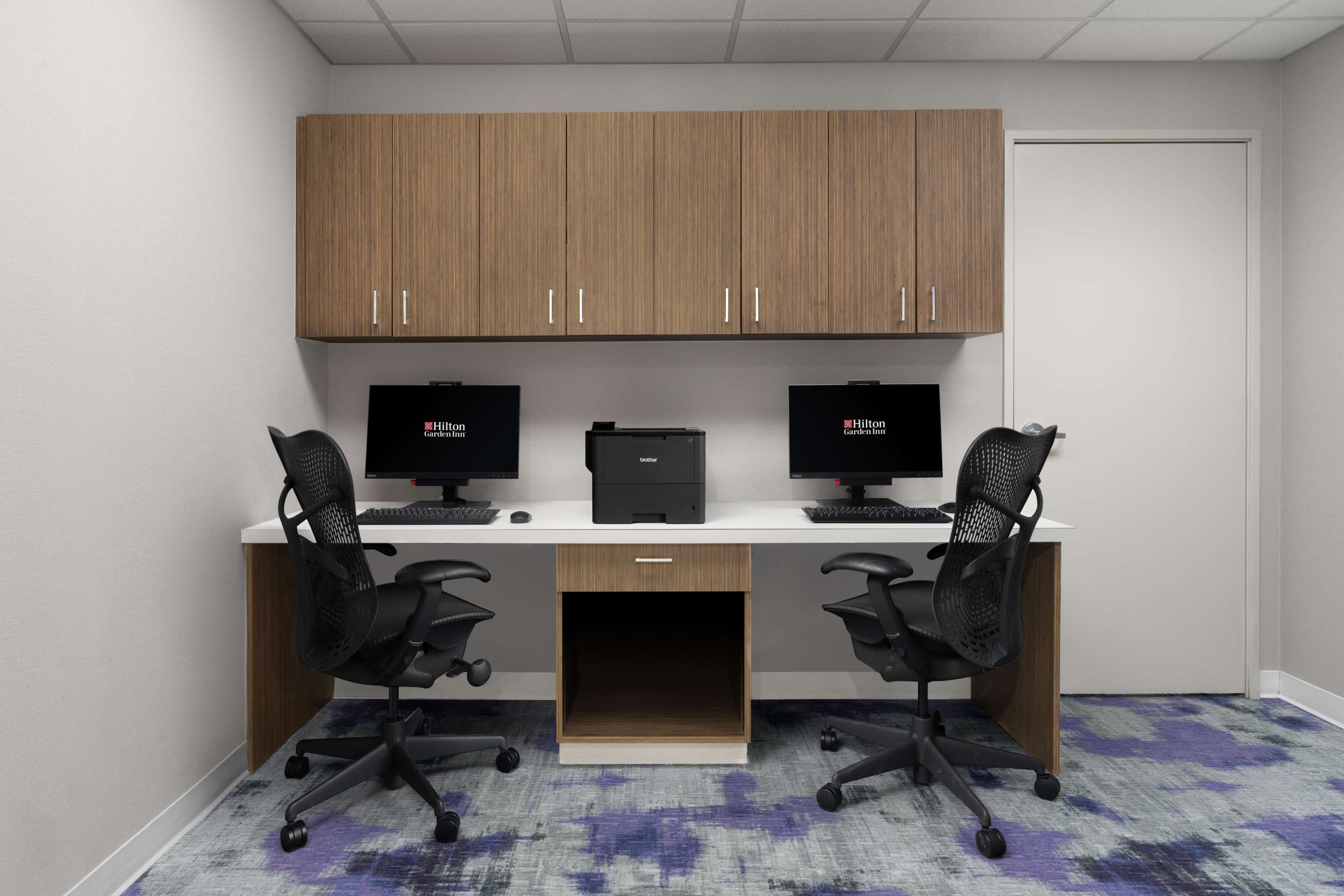 Business Center | Hilton Garden Inn Calgary Airport
