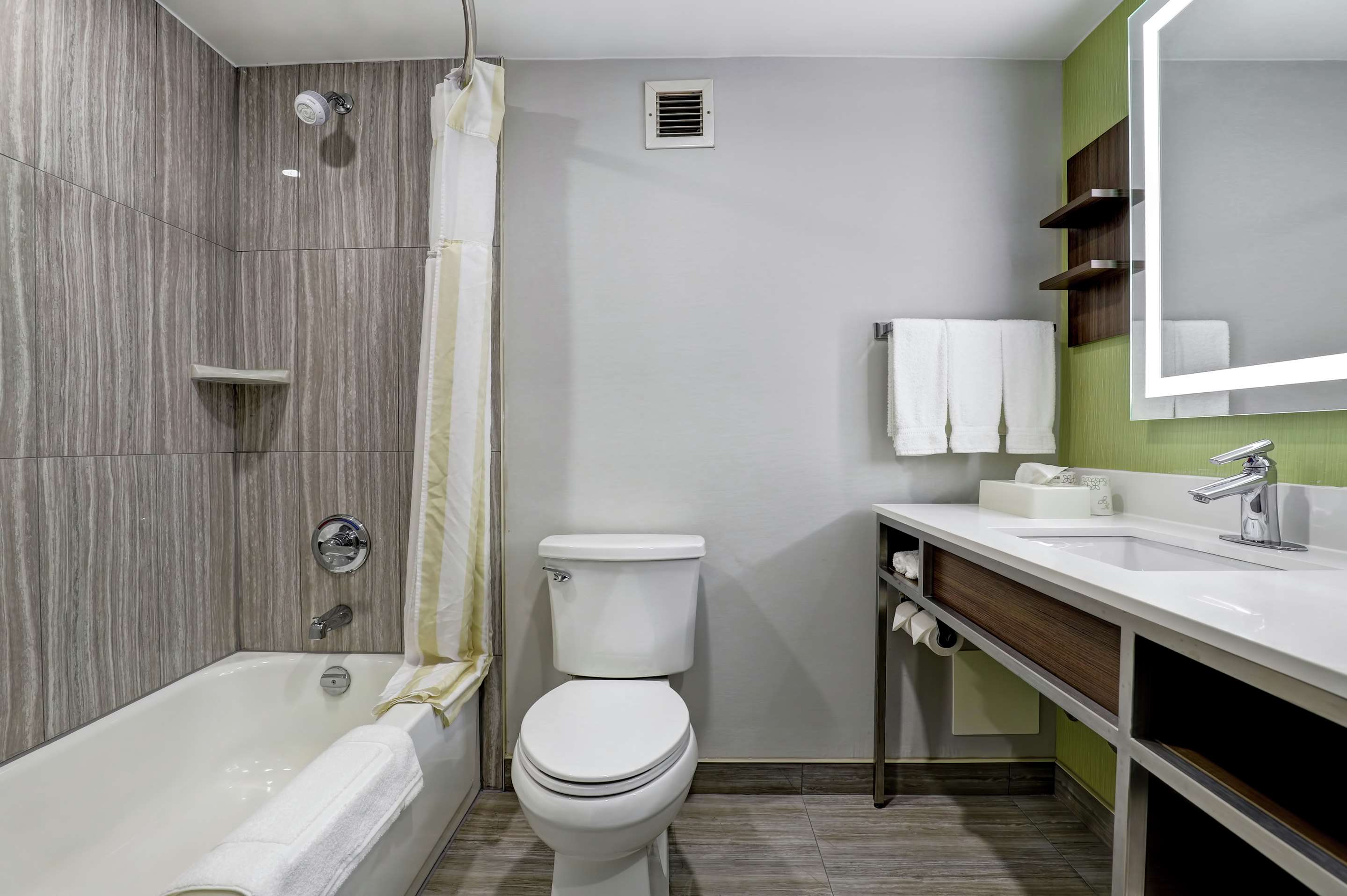 Guest room bath