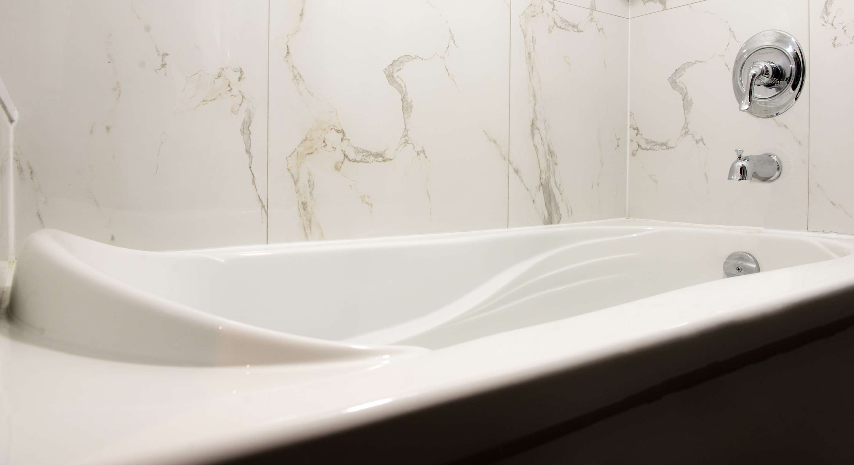 Guest room bath