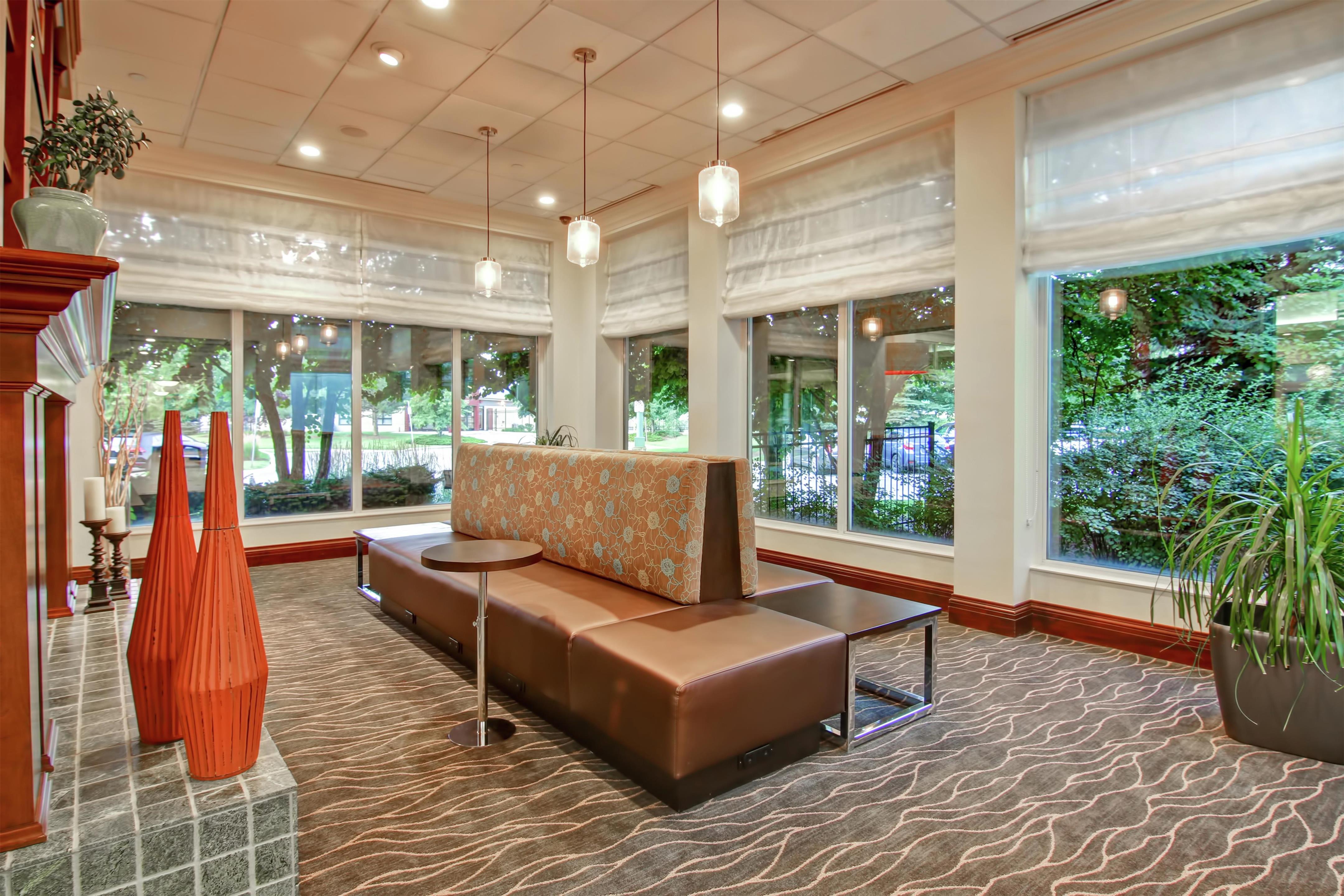 Lobby | Hilton Garden Inn Toronto/Burlington