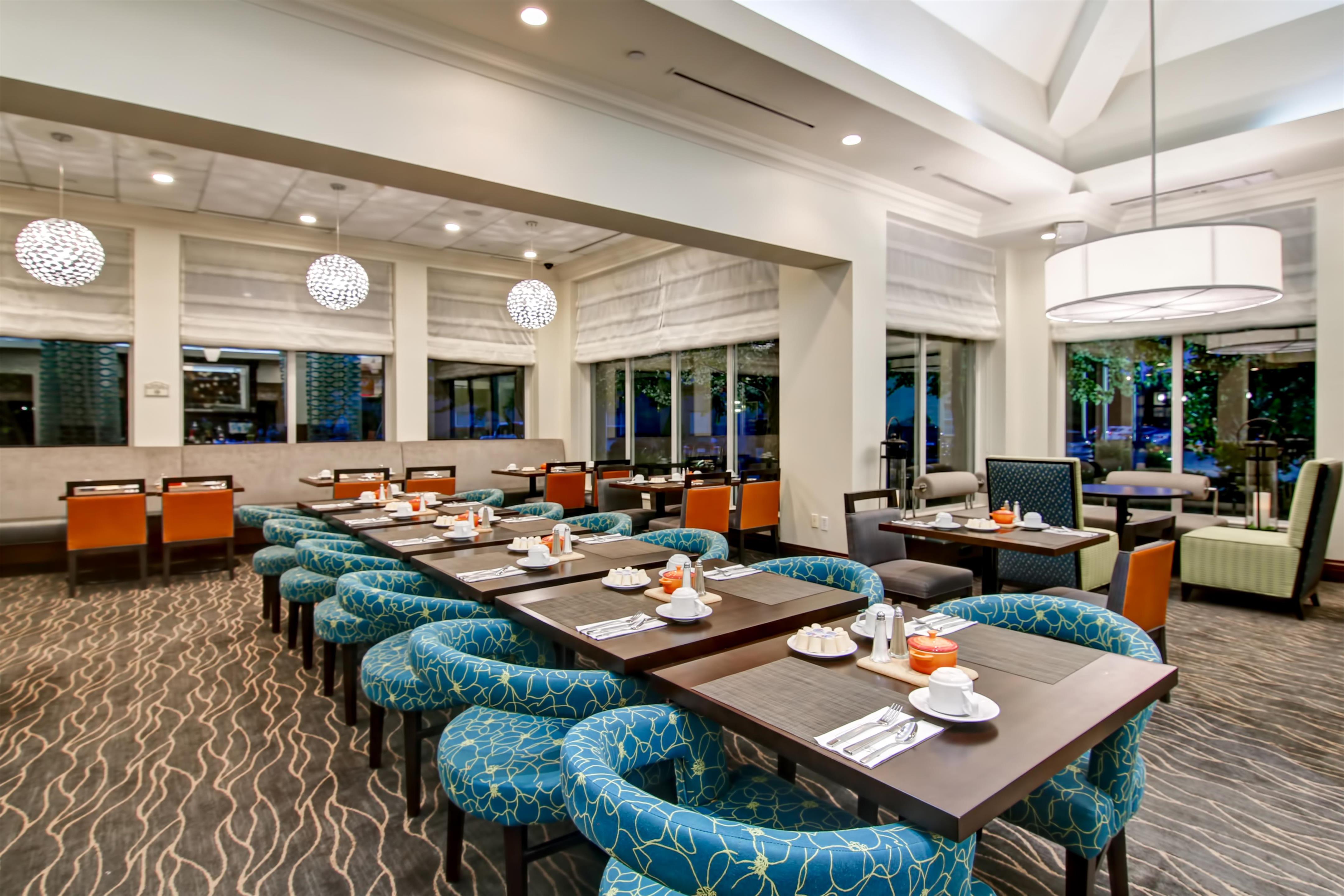 Lobby | Hilton Garden Inn Toronto/Burlington