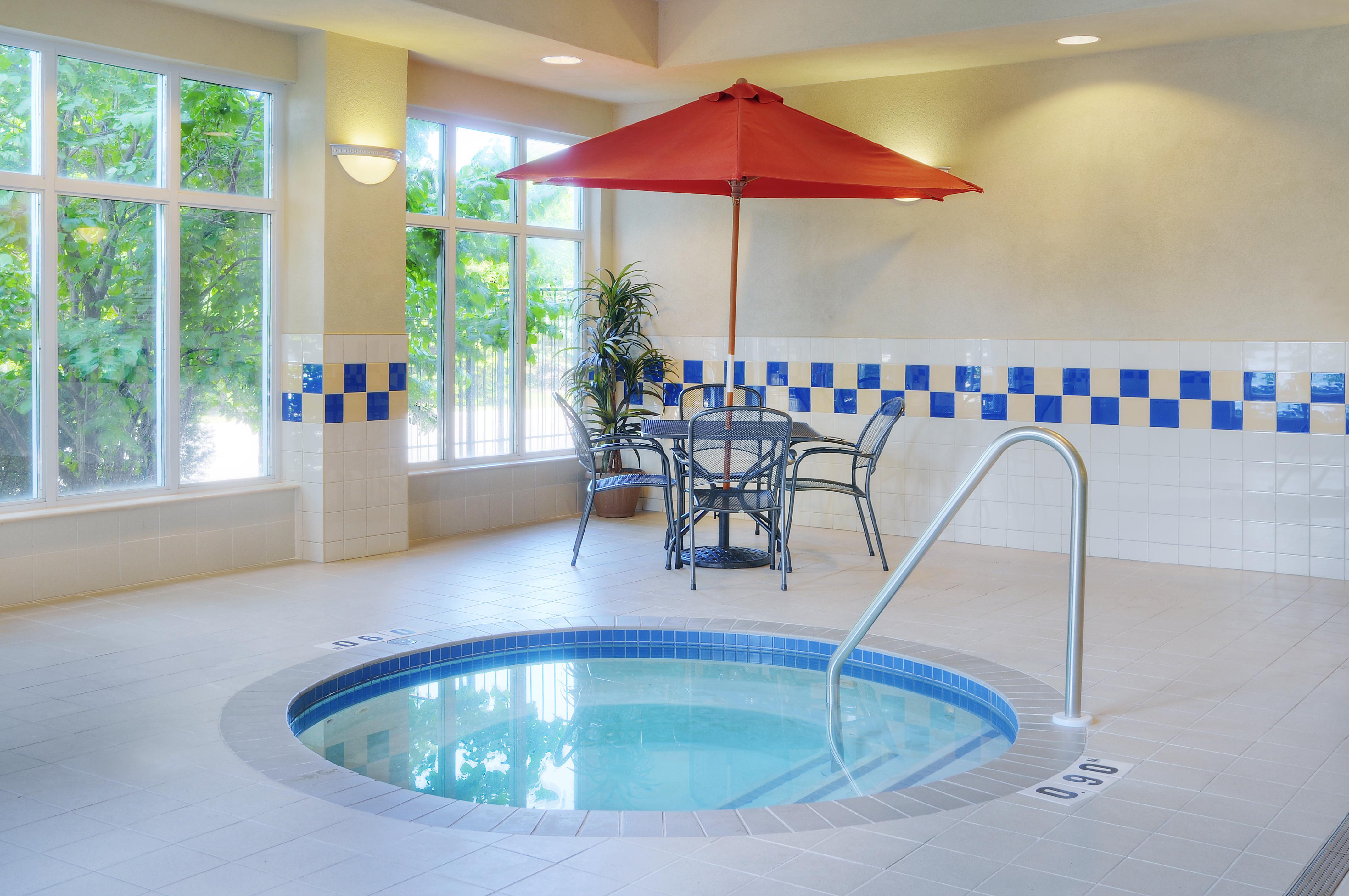 Pool | Hilton Garden Inn Toronto/Burlington