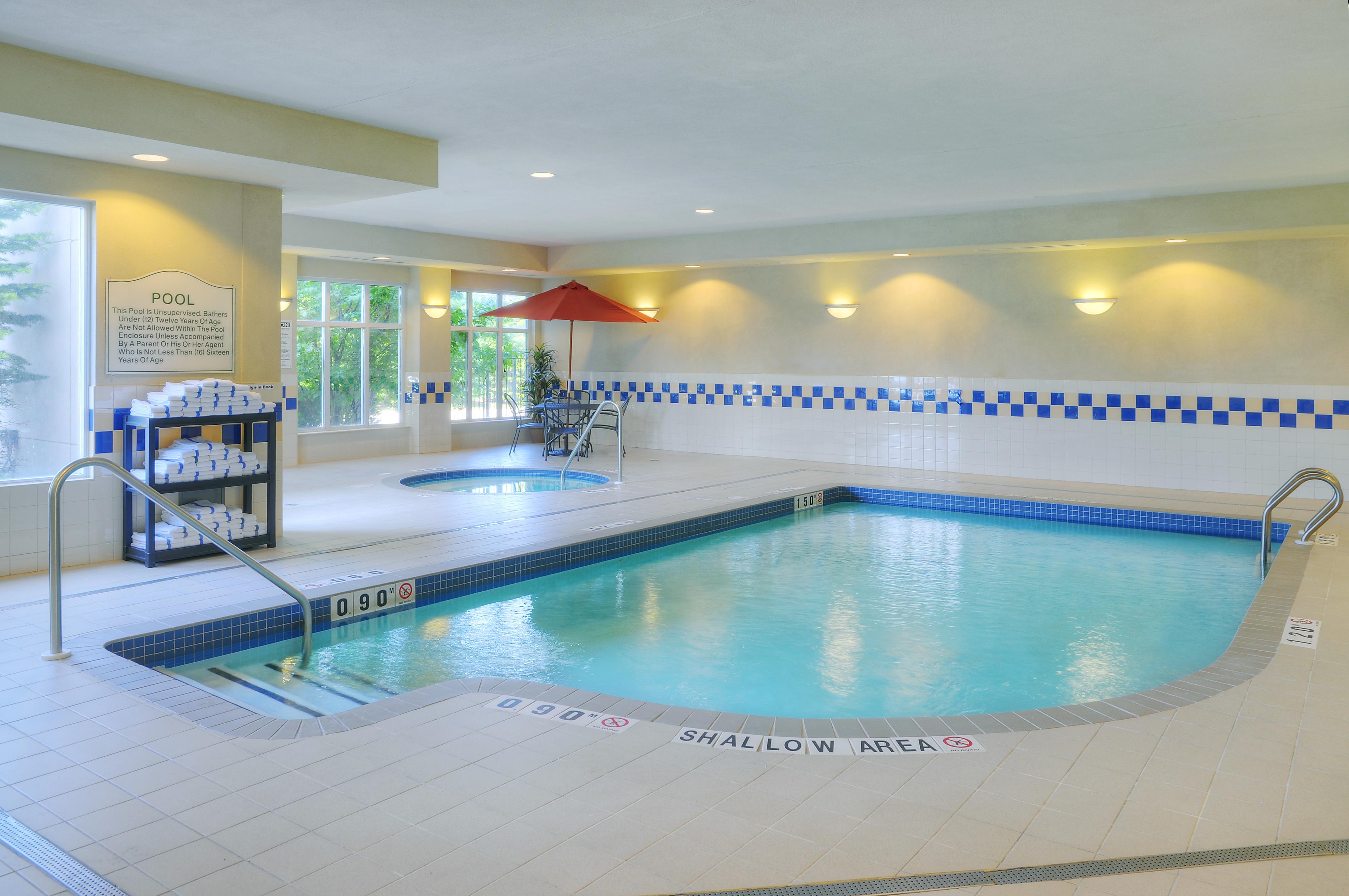 Pool | Hilton Garden Inn Toronto/Burlington