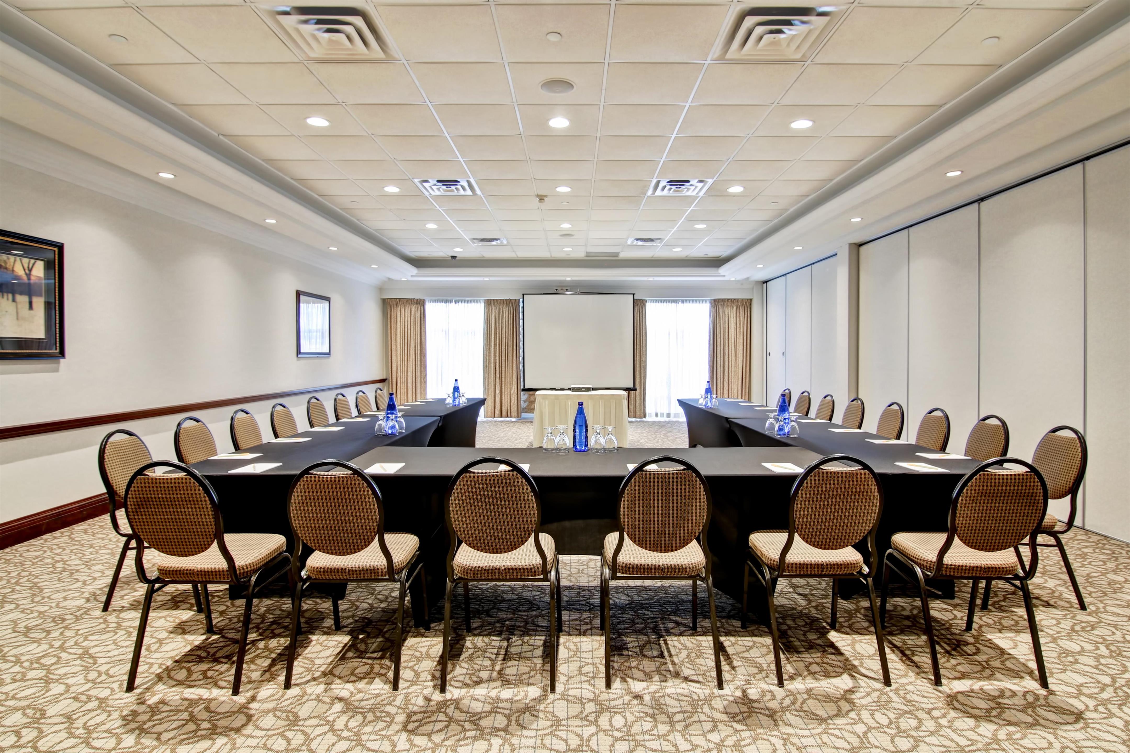 Meeting Room | Hilton Garden Inn Toronto/Burlington