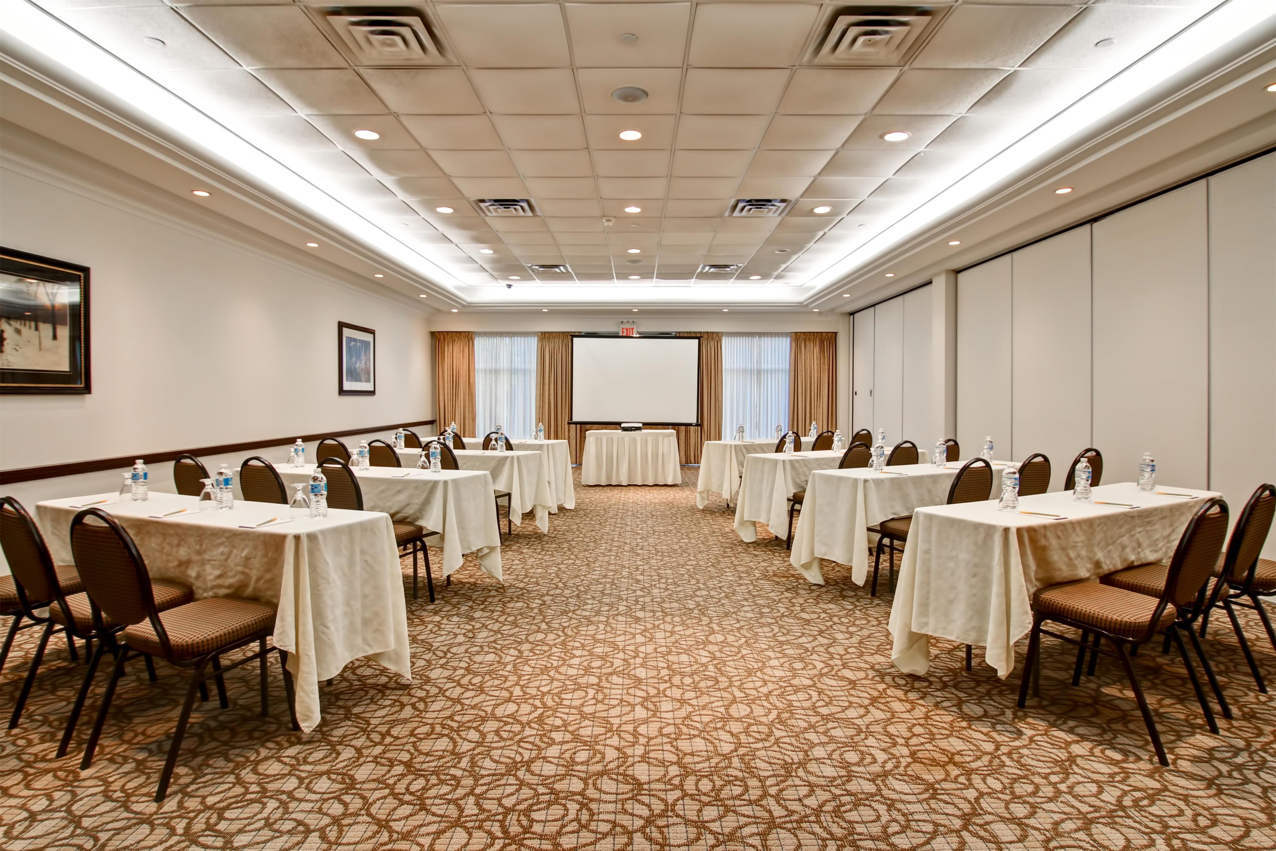 Meeting Room | Hilton Garden Inn Toronto/Burlington