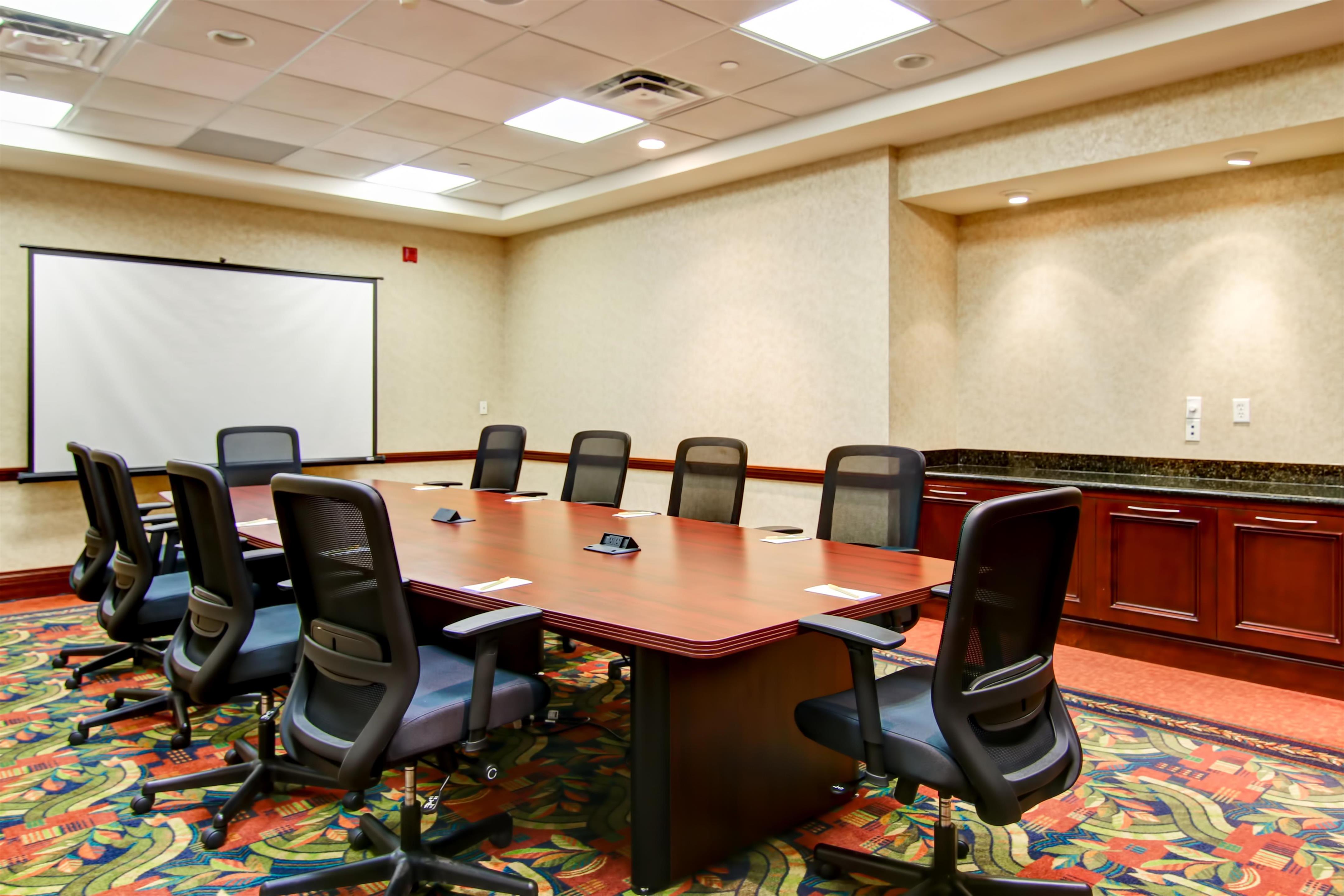 Meeting Room | Hilton Garden Inn Toronto/Burlington