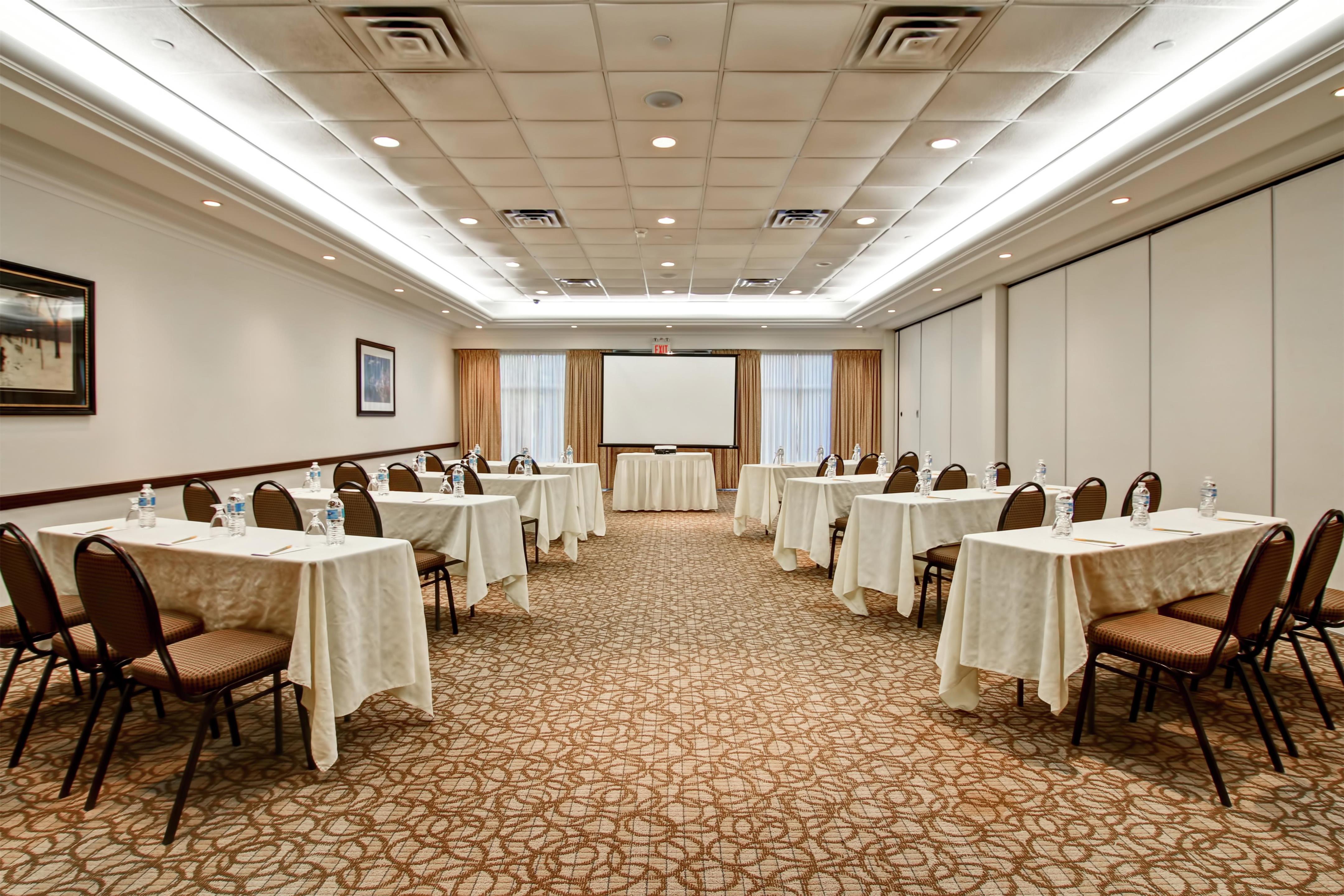 Meeting Room | Hilton Garden Inn Toronto/Burlington
