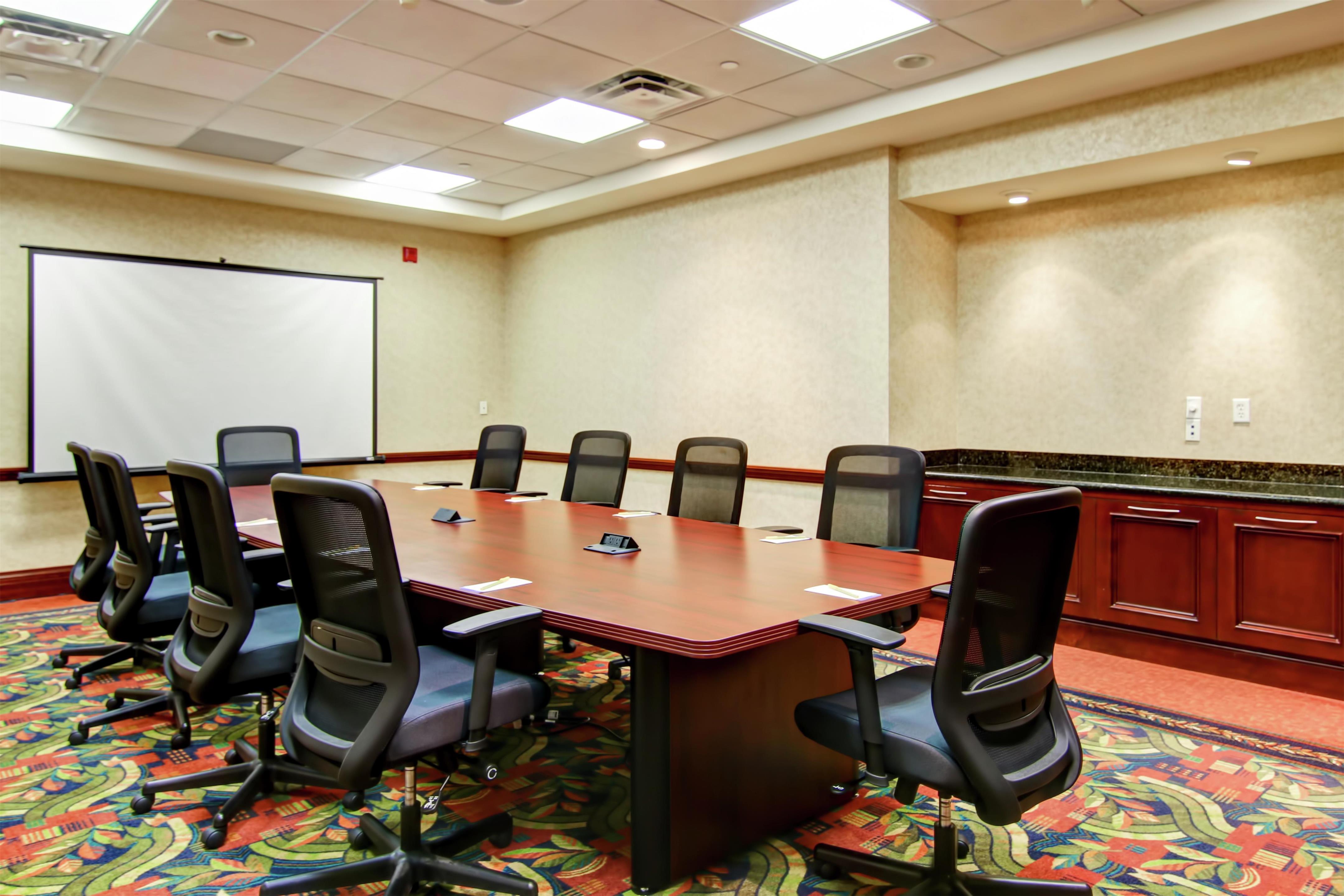 Meeting Room | Hilton Garden Inn Toronto/Burlington