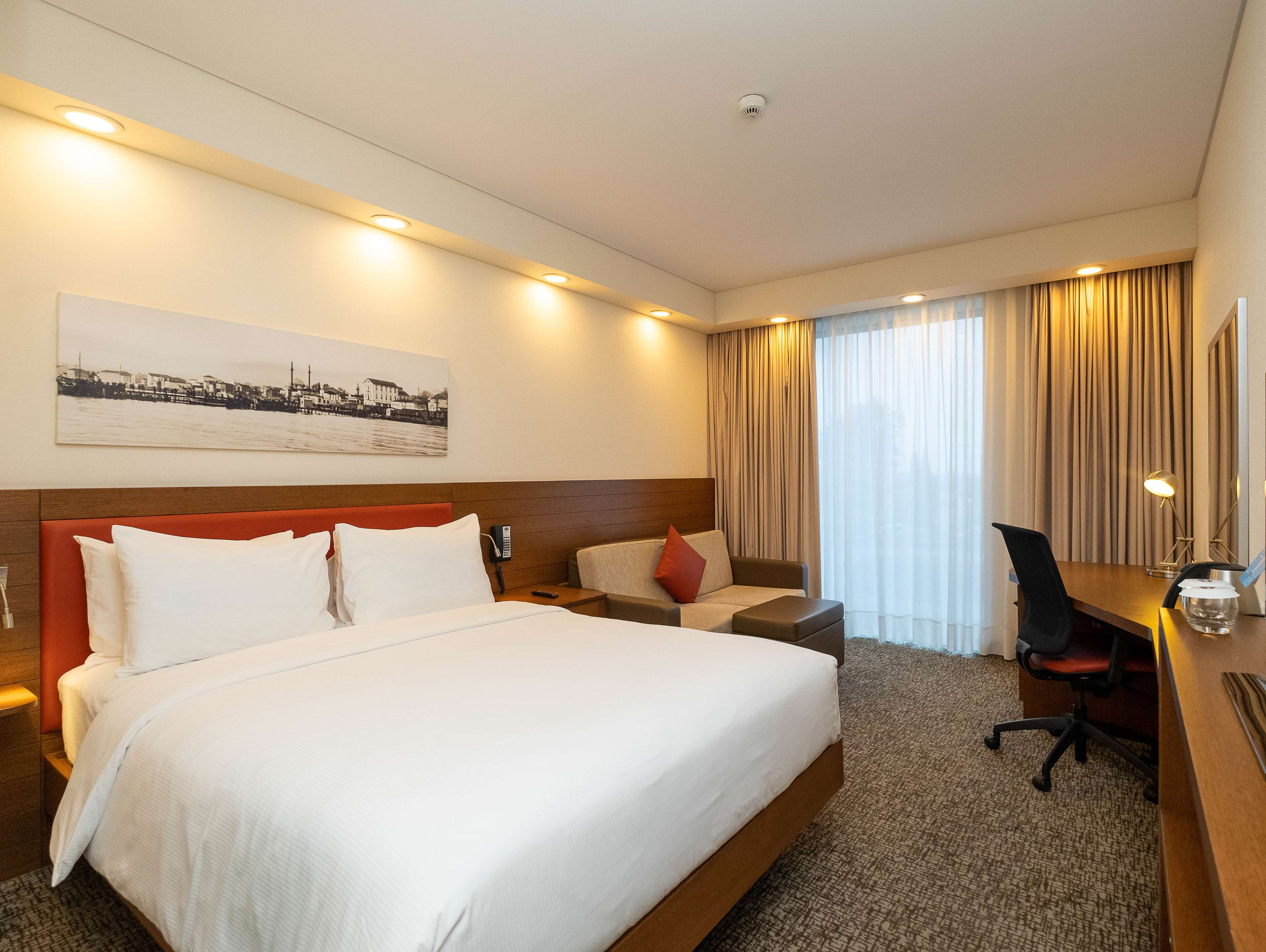 HAMPTON BY HILTON SAMSUN Room Type - QUEEN RM W SOFA FRIDGE NS