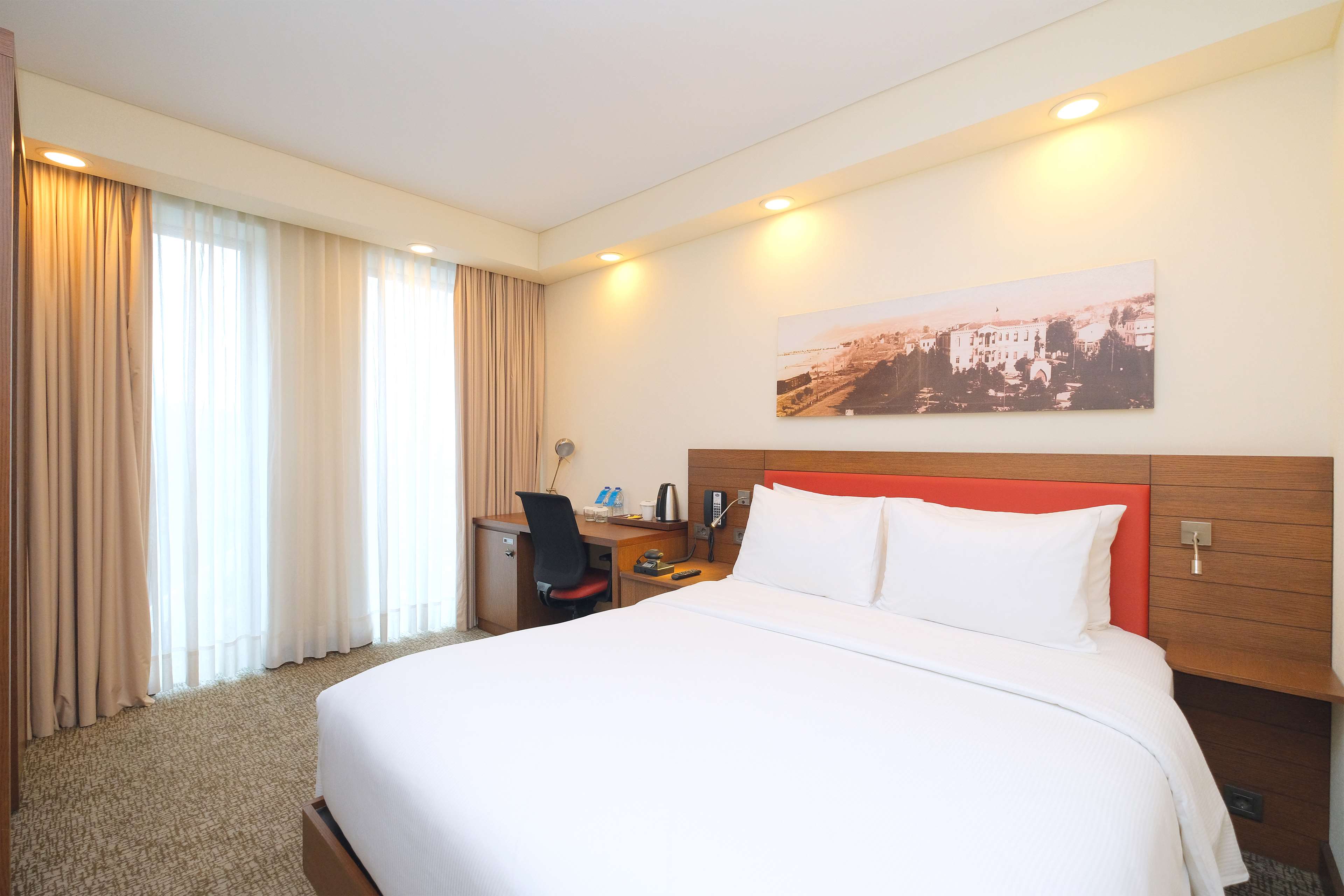 HAMPTON BY HILTON SAMSUN Room Type - QUEEN ROOM W  FRIDGE SM