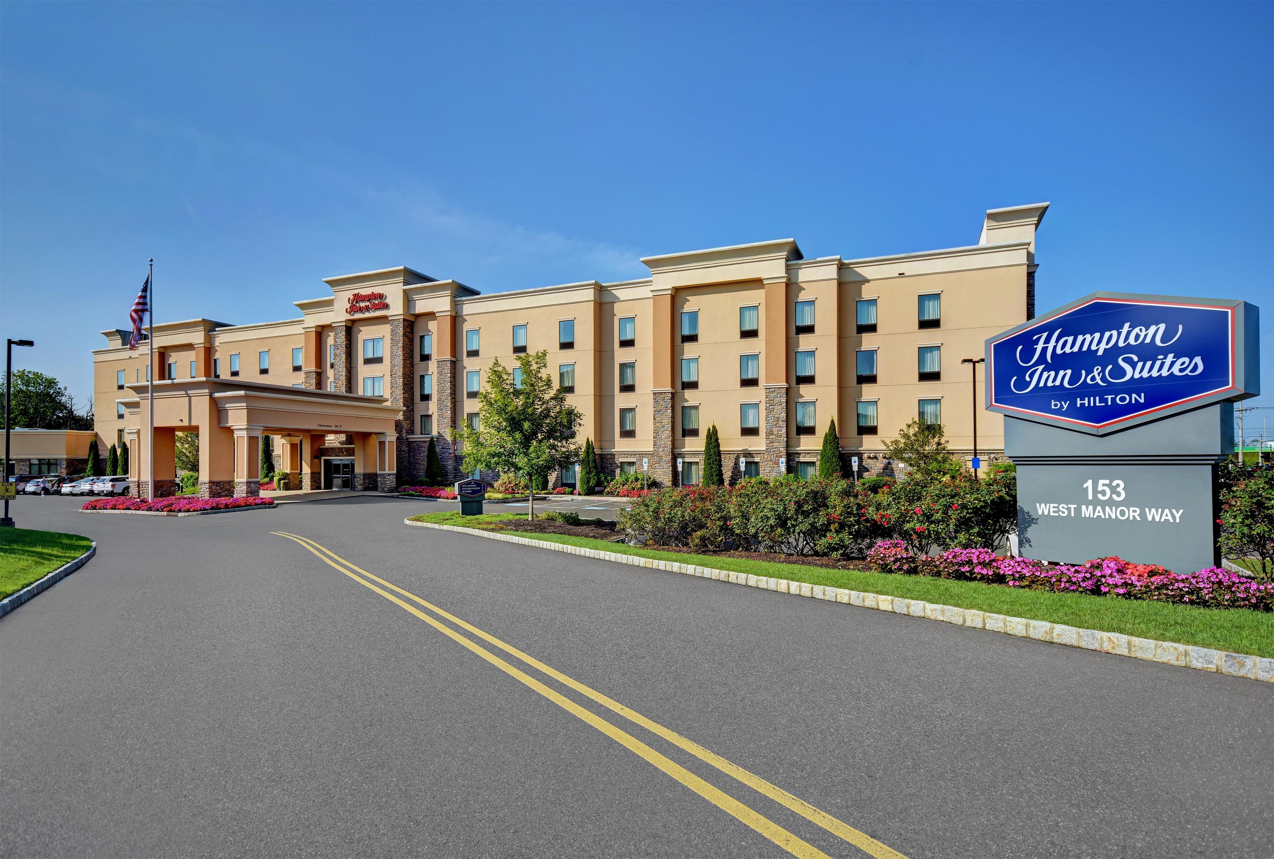 Exterior | Hampton Inn & Suites Robbinsville