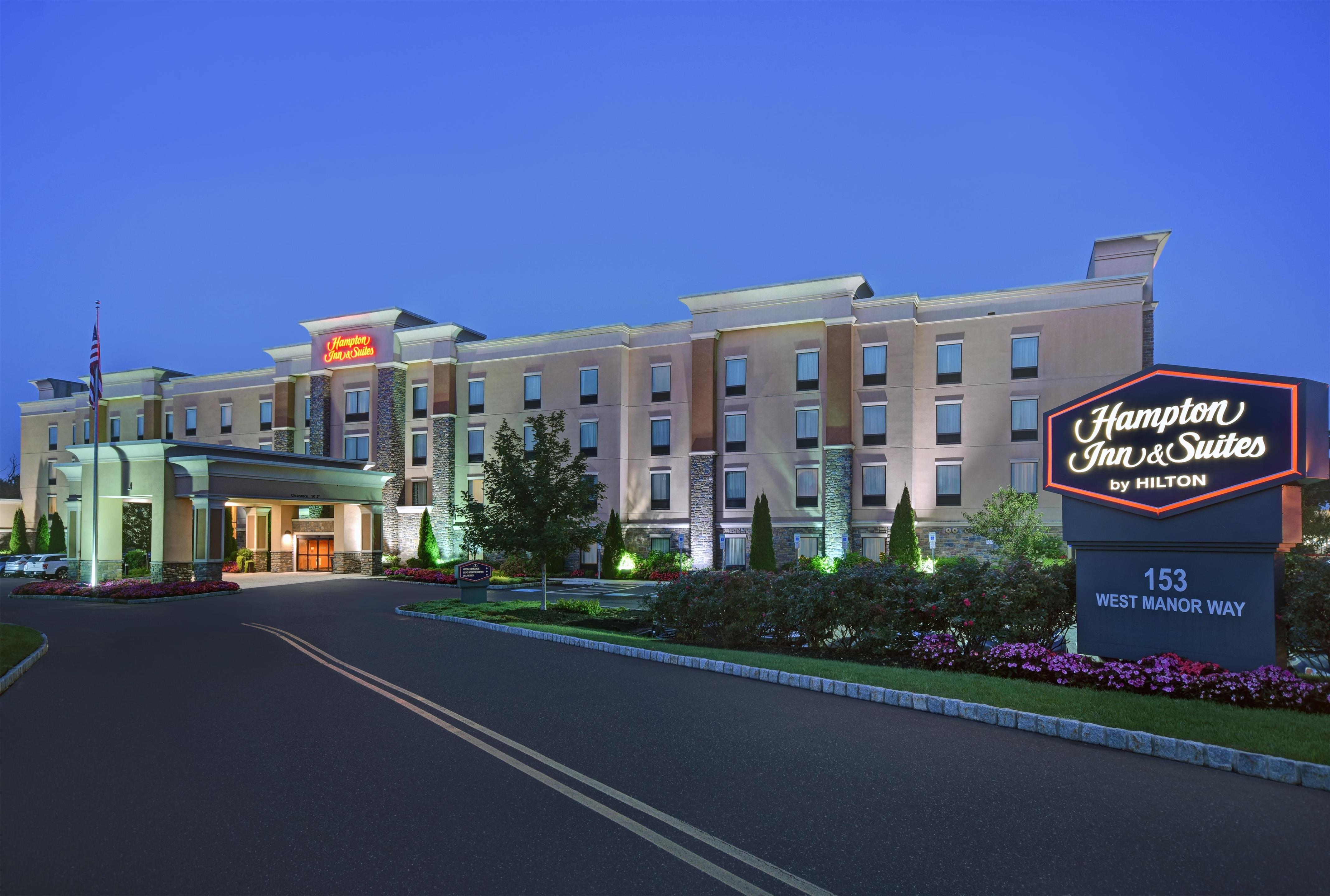 Exterior | Hampton Inn & Suites Robbinsville