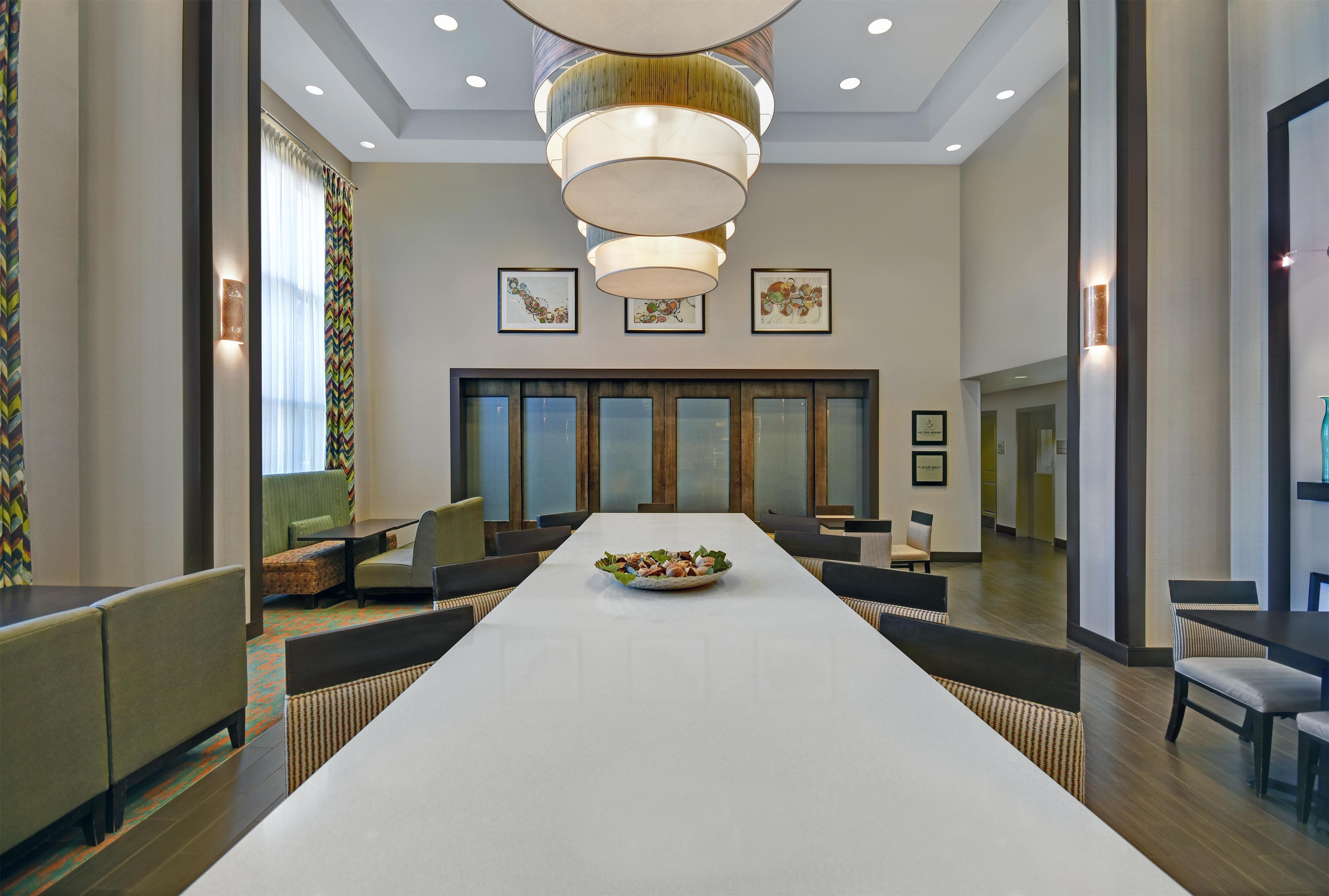 Lobby | Hampton Inn & Suites Robbinsville