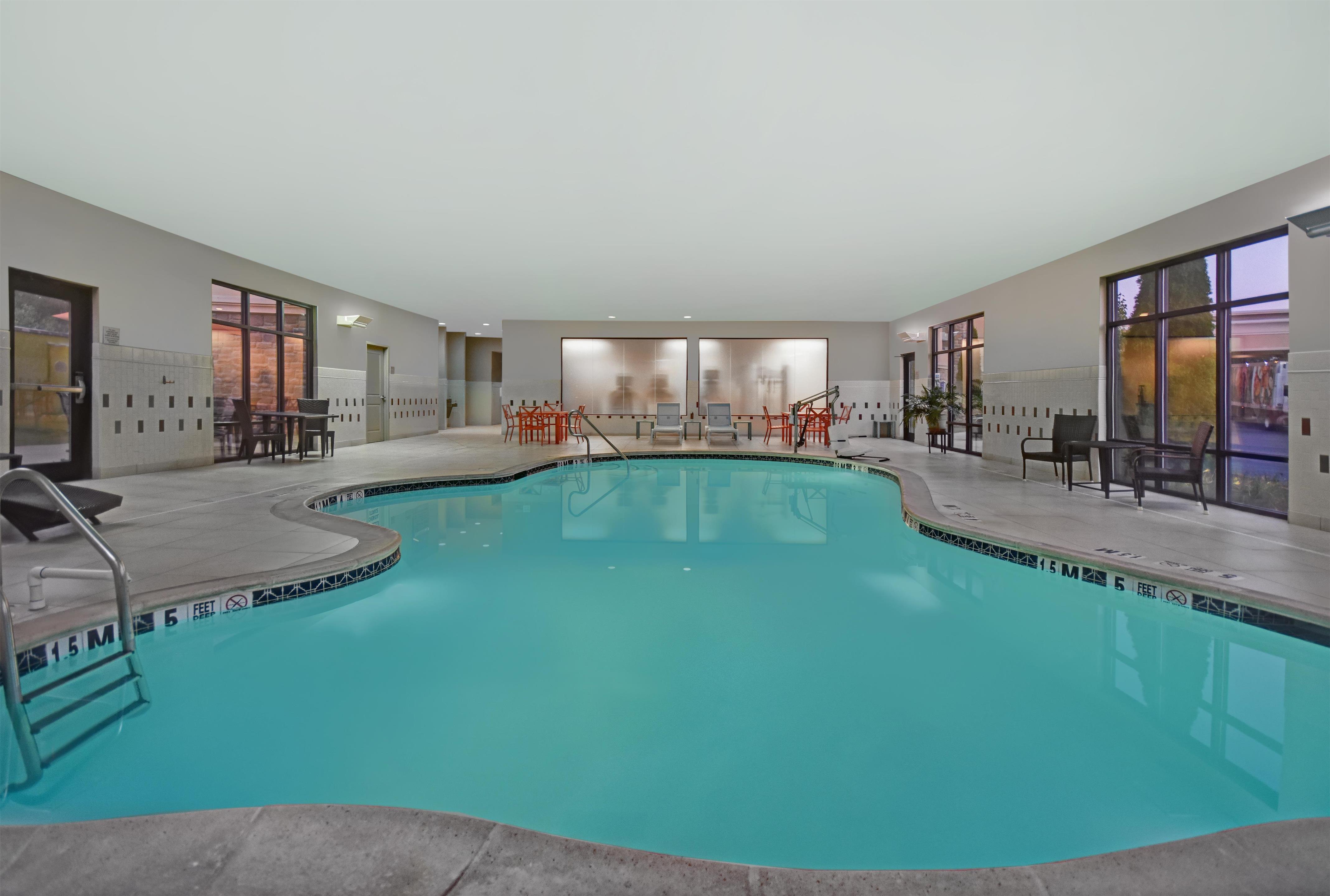 Pool | Hampton Inn & Suites Robbinsville