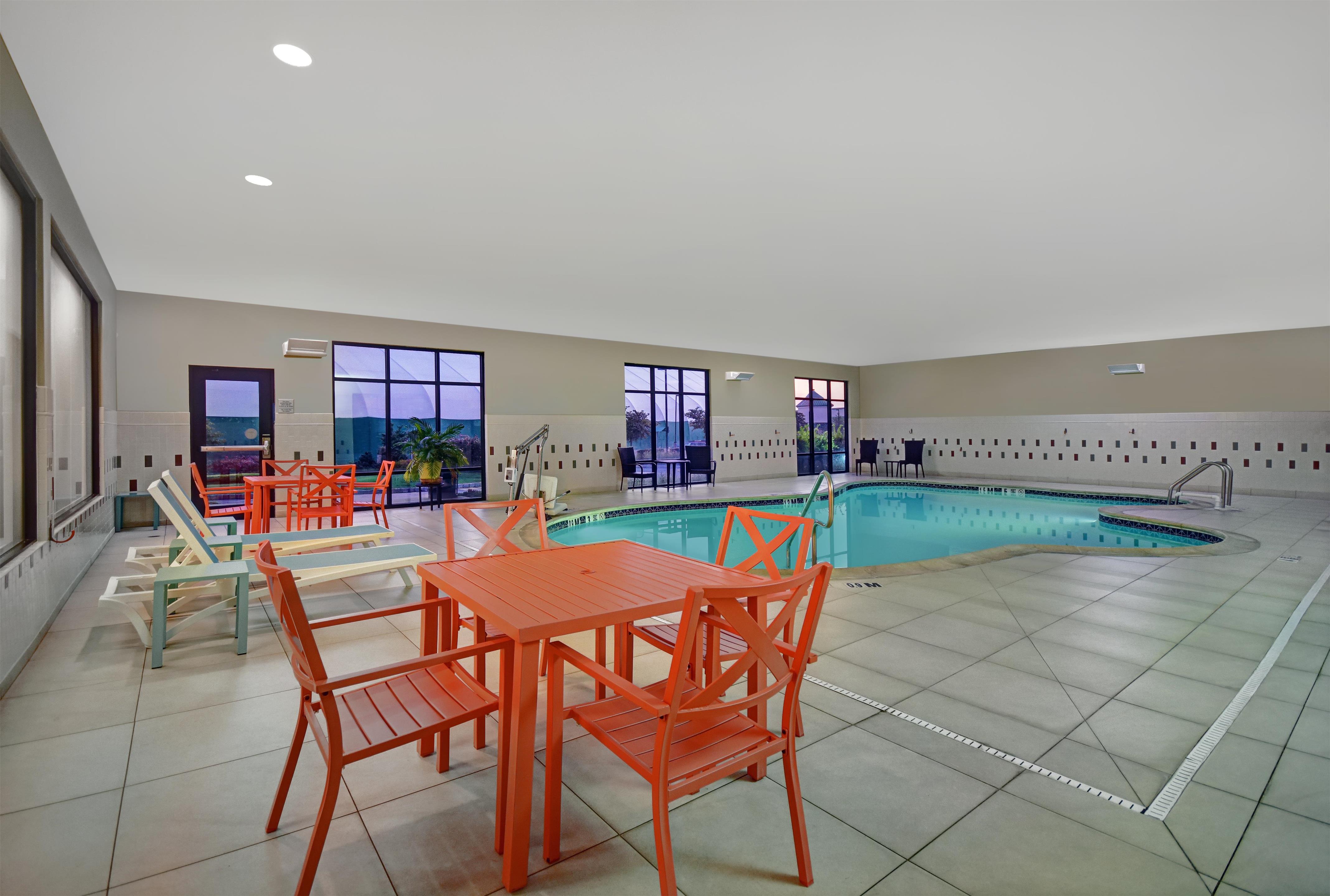 Pool | Hampton Inn & Suites Robbinsville