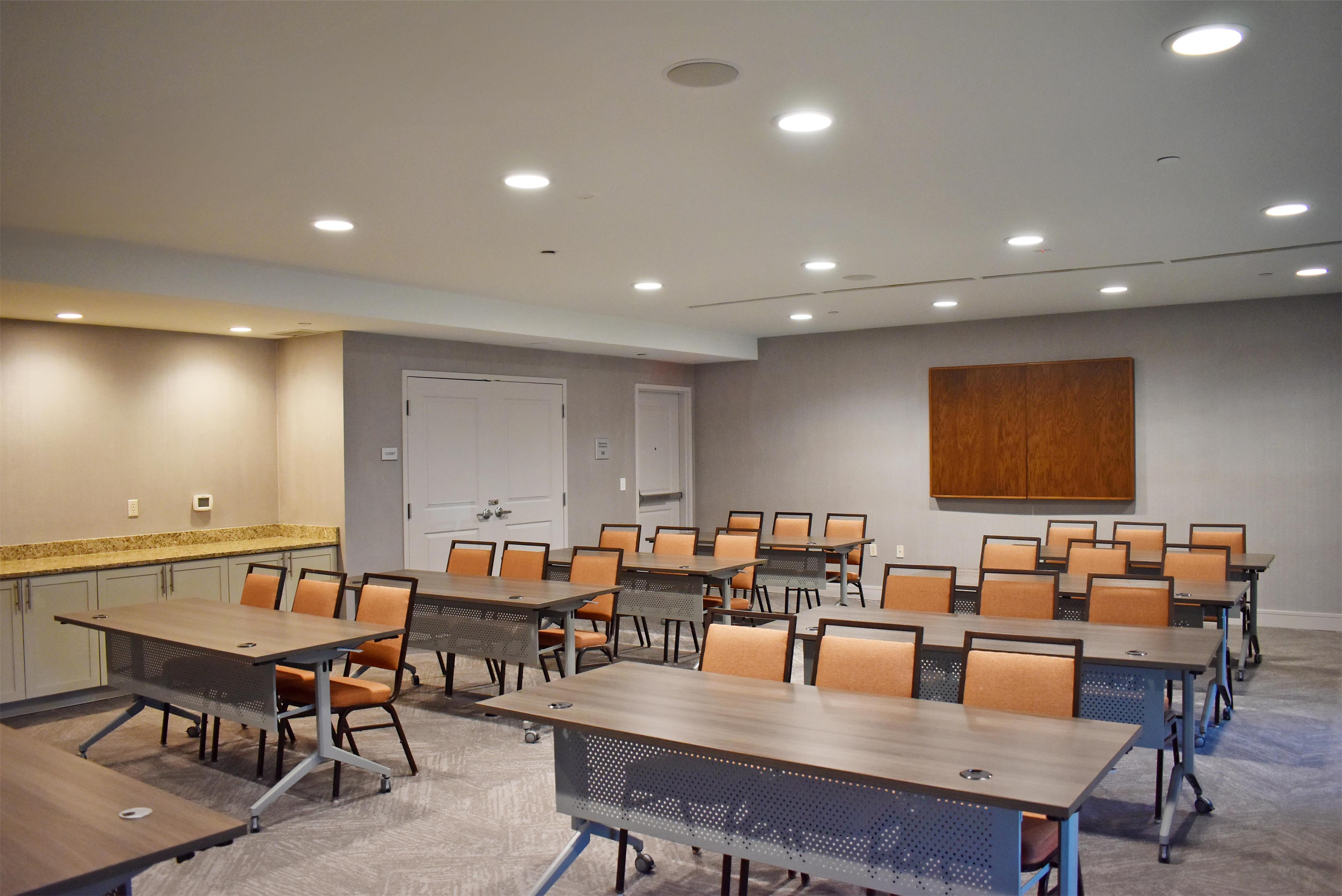 Meeting Room | Hampton Inn & Suites Robbinsville