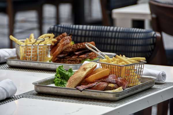 Restaurant - Embassy Suites Downtown Old Market Omaha