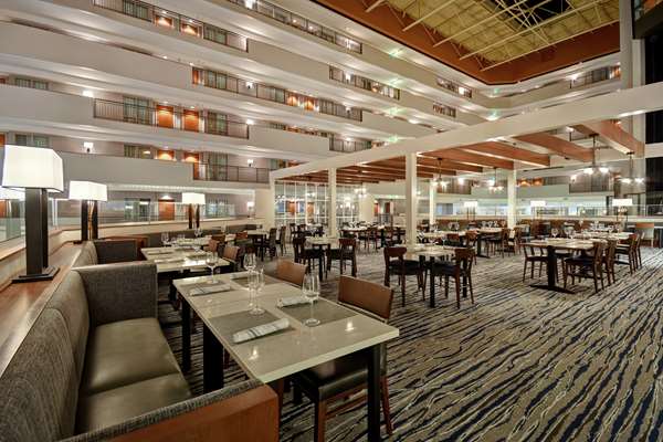 Restaurant - Embassy Suites Downtown Old Market Omaha