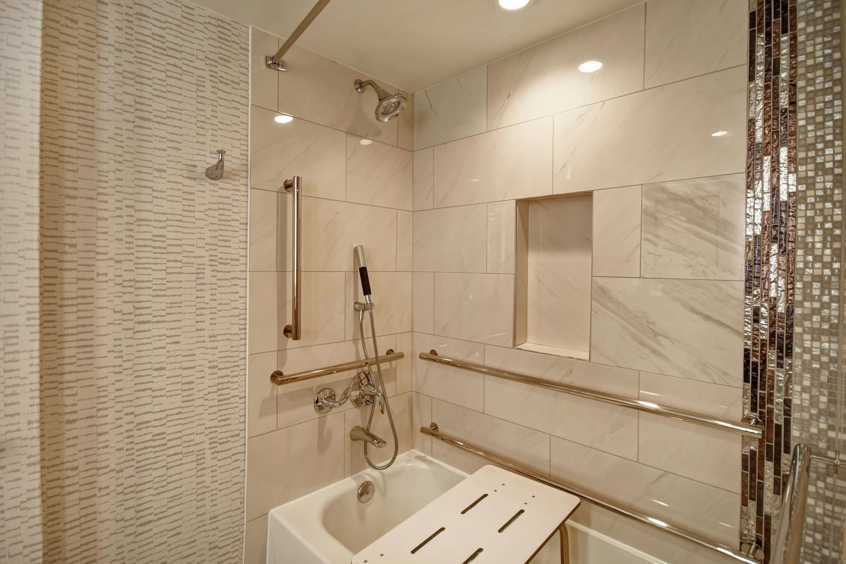 Guest room bath