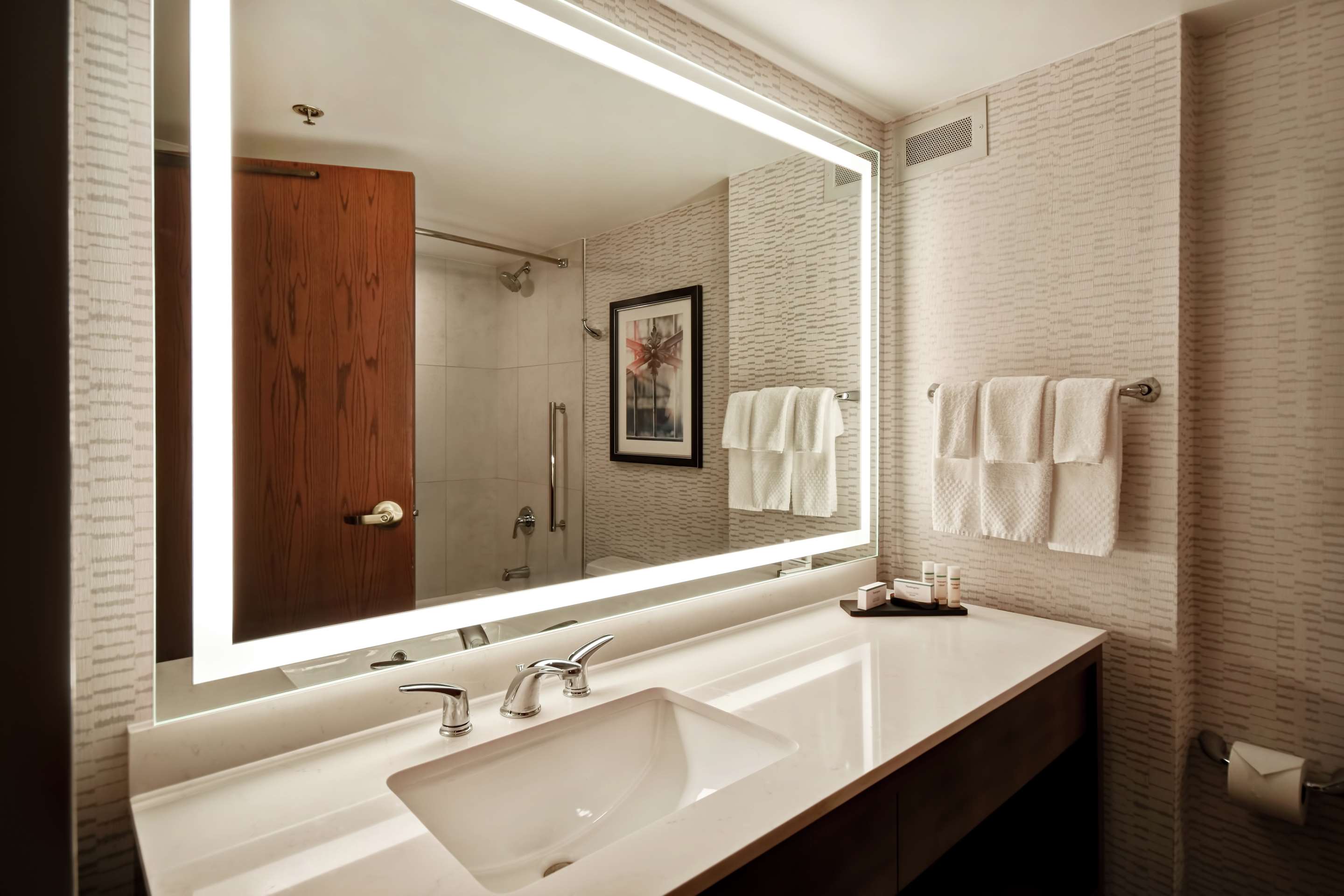 Guest room bath