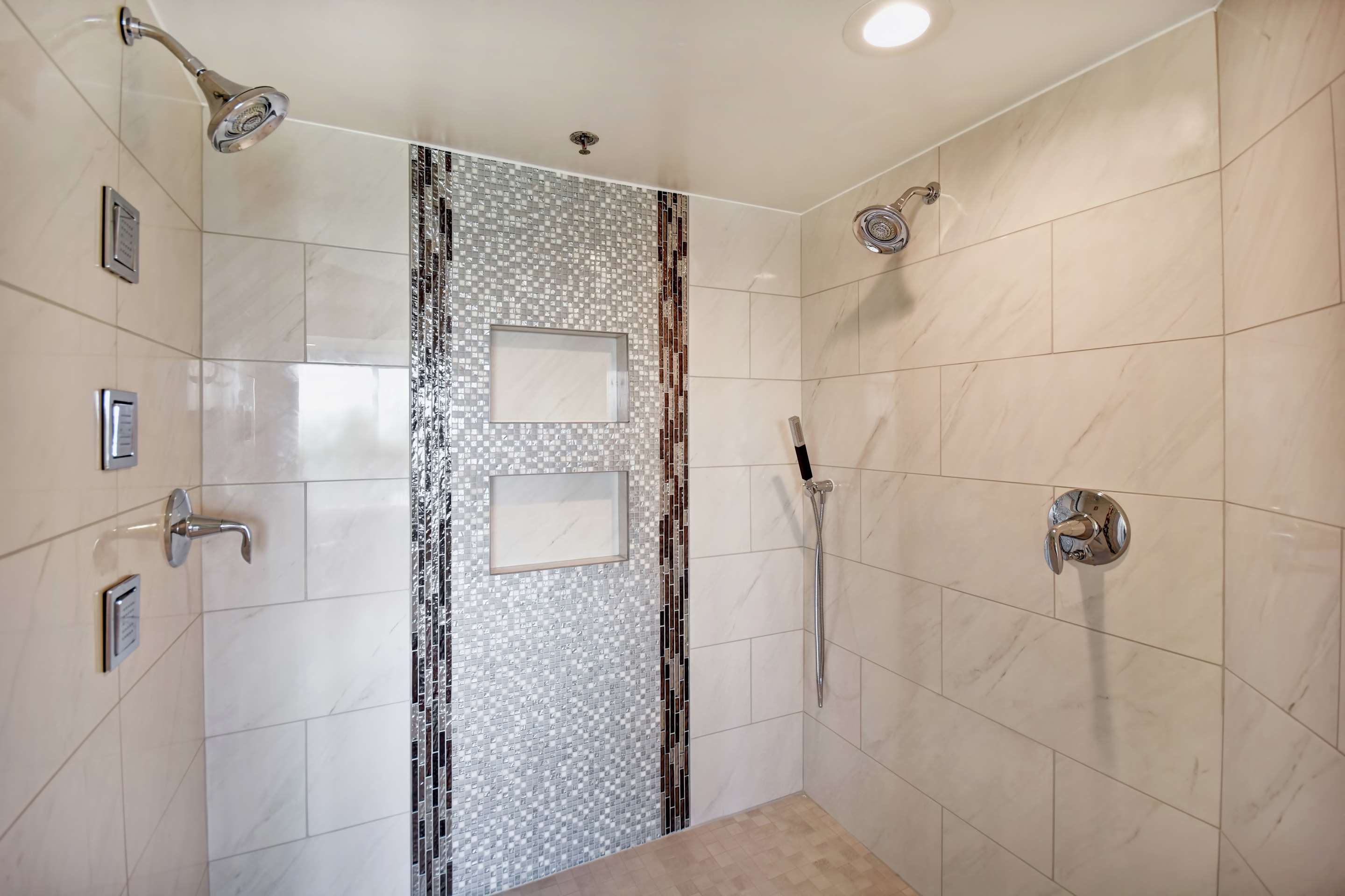 Guest room bath