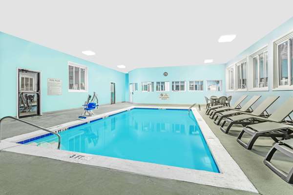 Pool - Baymont Inn & Suites Cornelia