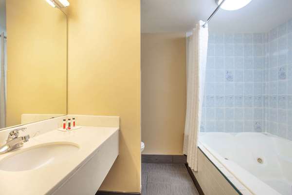  - Baymont Inn & Suites McDonough - I-75, Exit 218