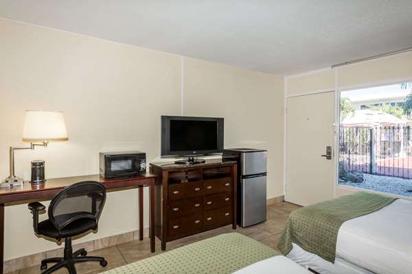  - Days Inn North St Petersburg