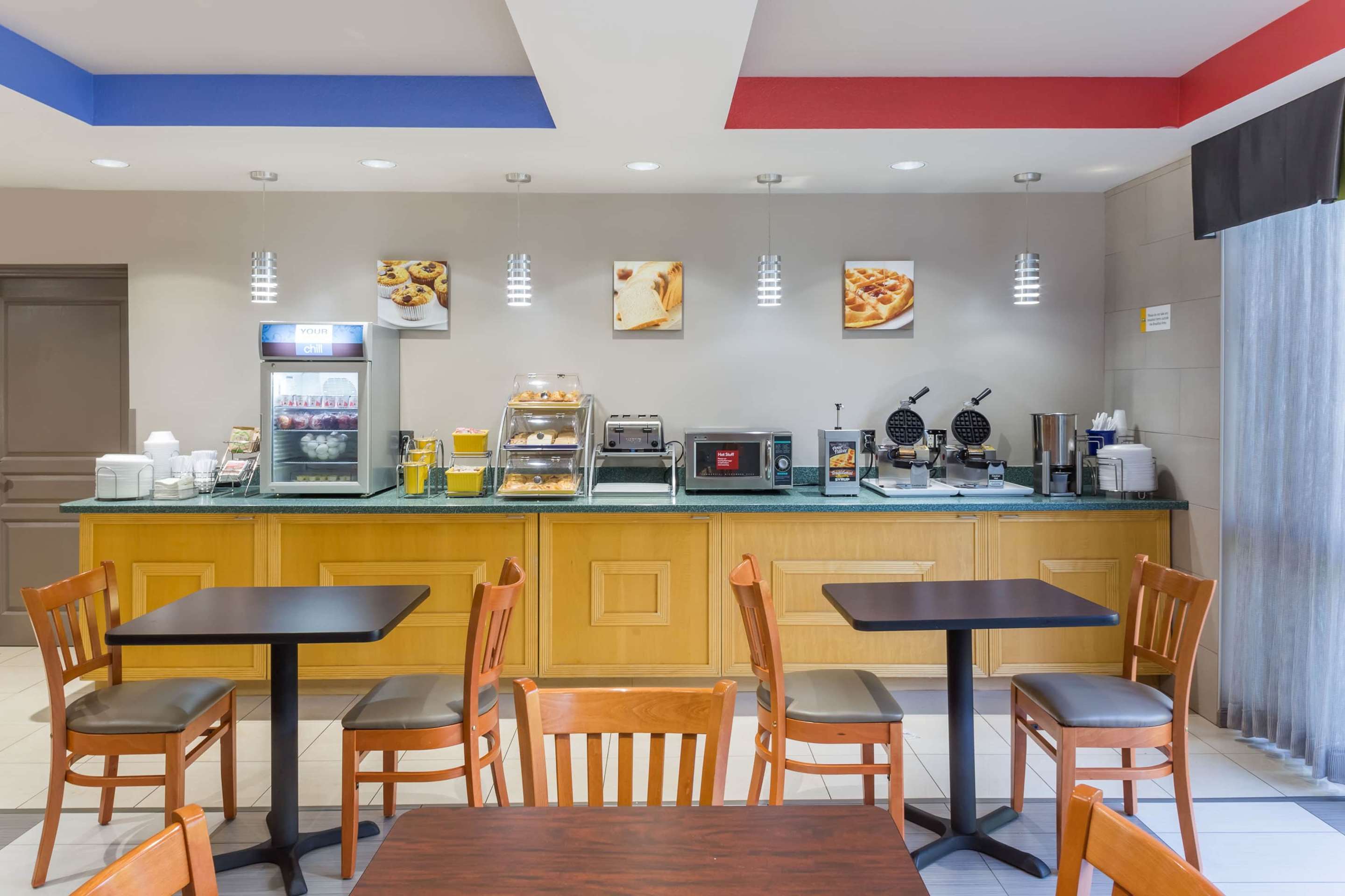 Property amenity | Days Inn & Suites by Wyndham Fort Myers Near JetBlue Park