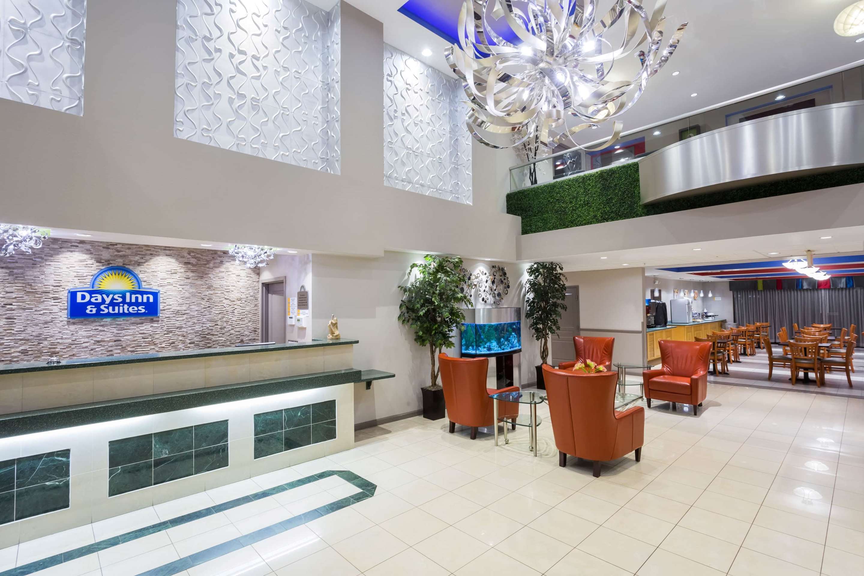 Lobby | Days Inn & Suites by Wyndham Fort Myers Near JetBlue Park
