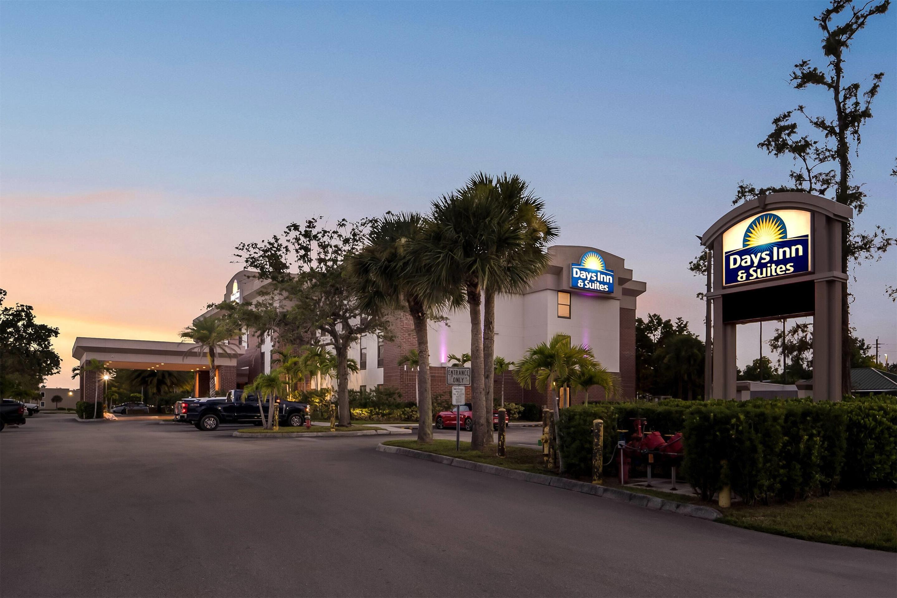 Exterior | Days Inn & Suites by Wyndham Fort Myers Near JetBlue Park