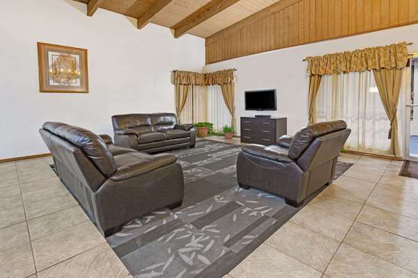  - Days Inn & Suites Santa Rosa - I-40, Exit 275