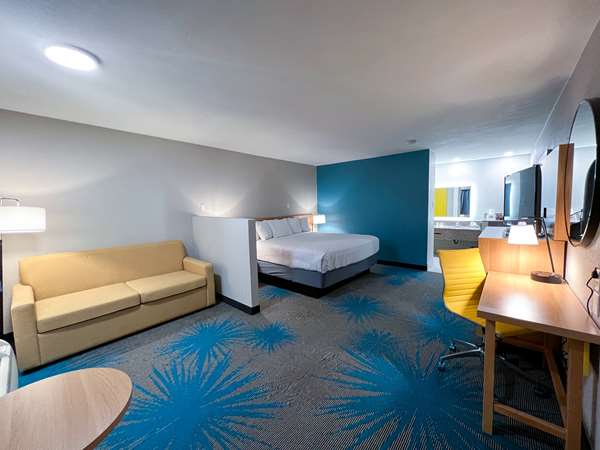  - Days Inn & Suites Santa Rosa - I-40, Exit 275